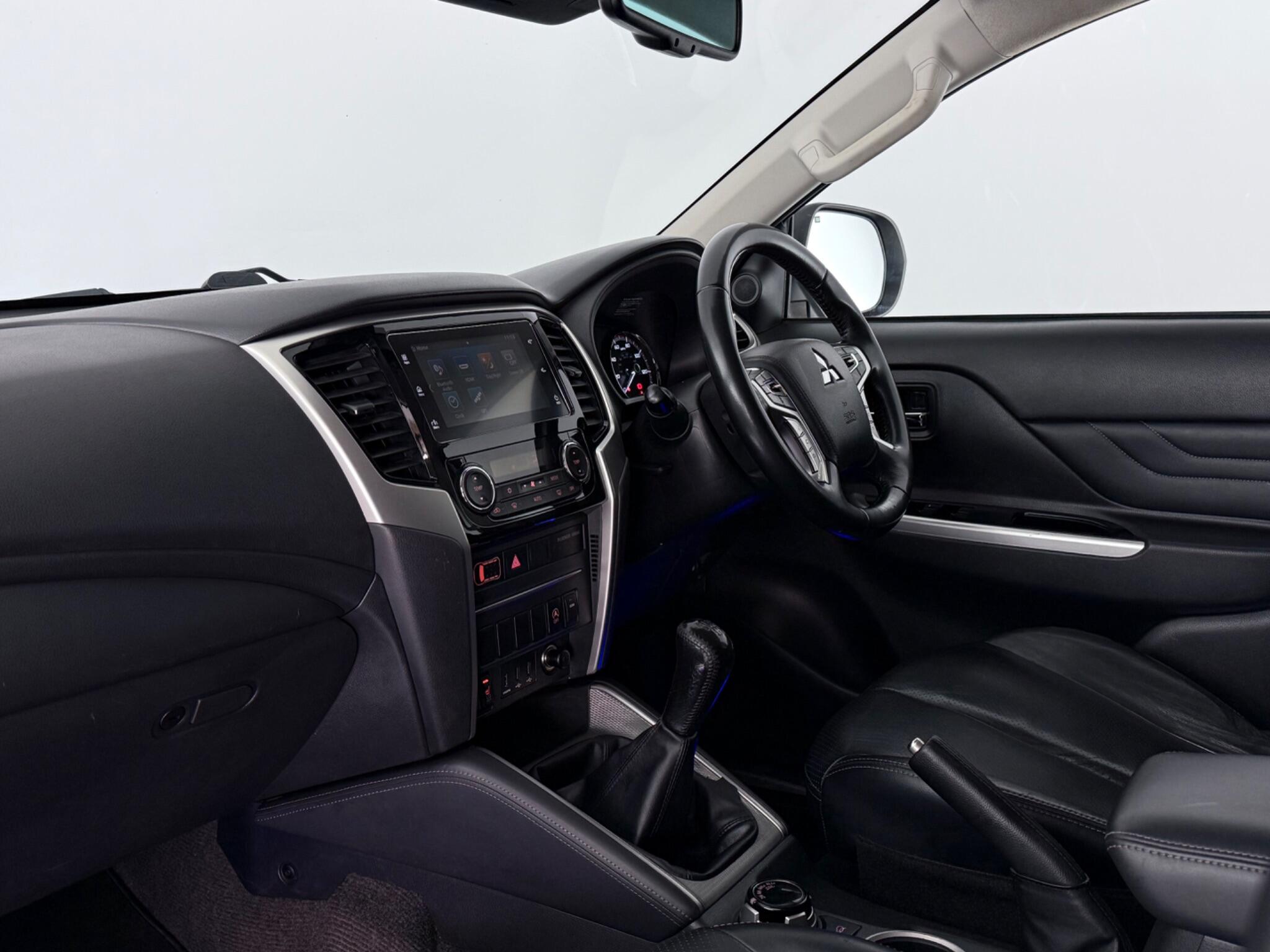 Mitsubishi L200 view 4