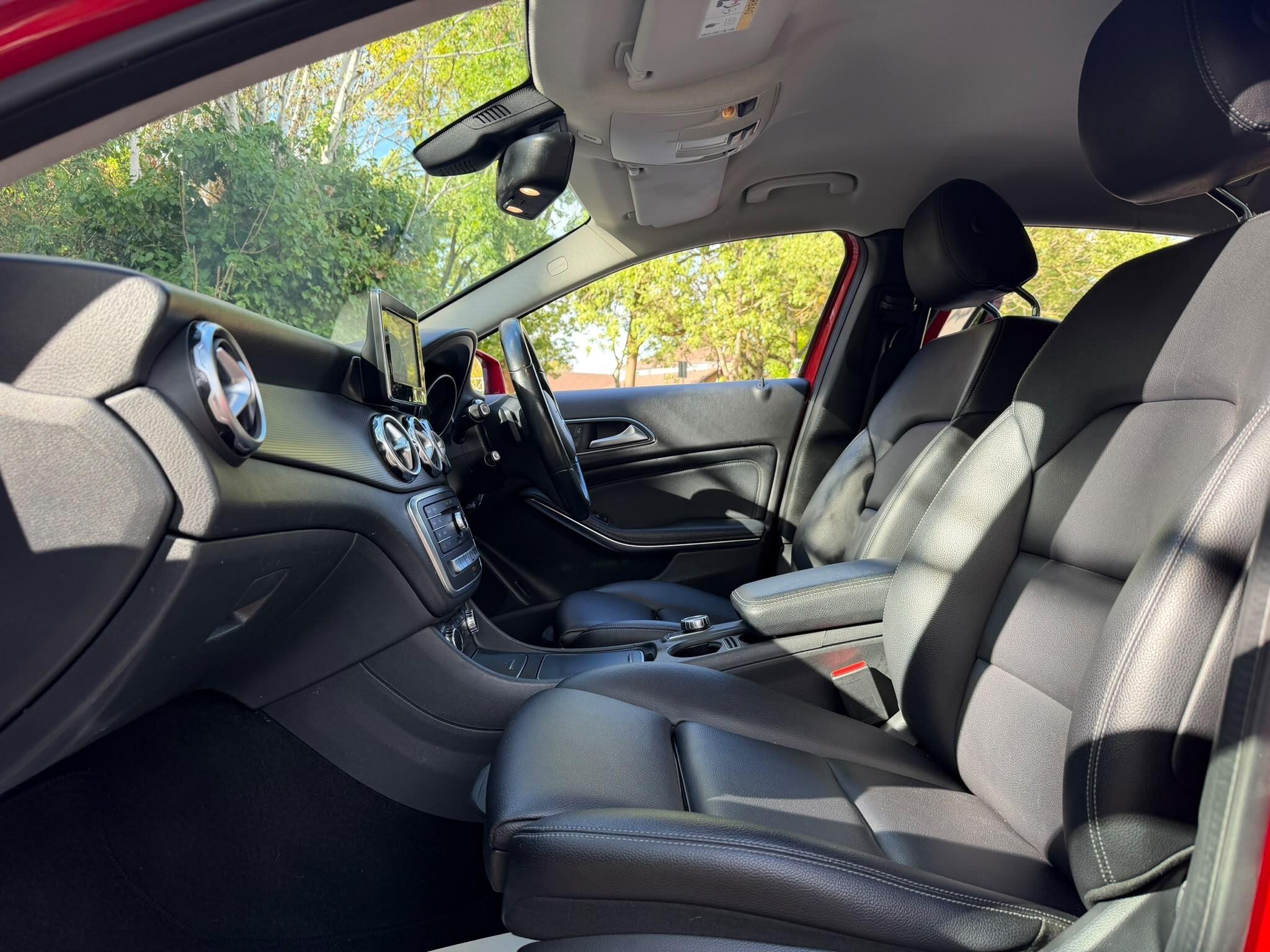 Mercedes-Benz Gla view 14