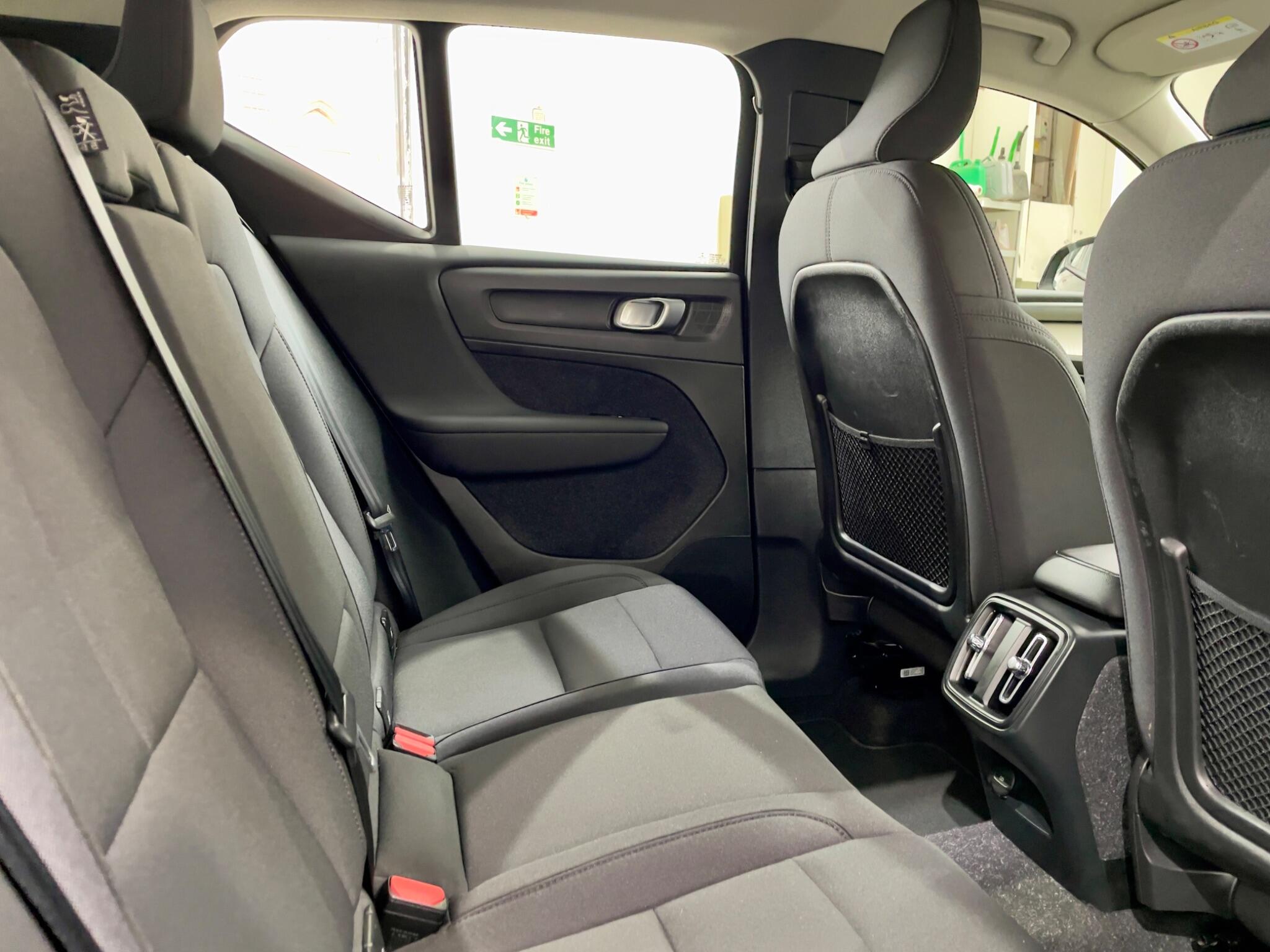 Volvo XC40 view 40
