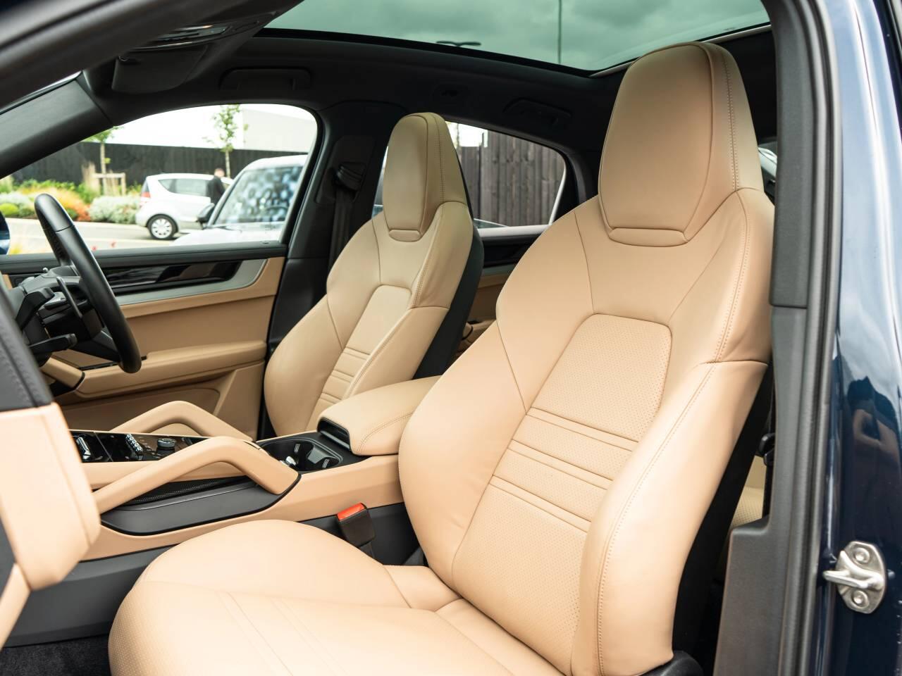 Porsche Cayenne view 38
