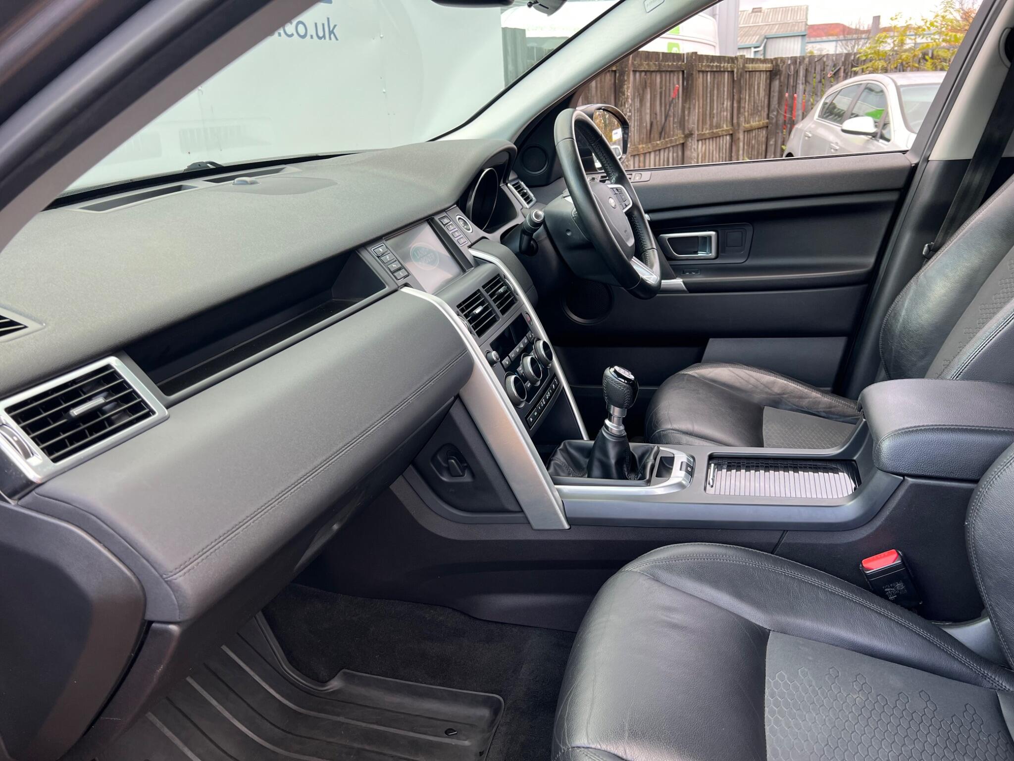 Land Rover Discovery Sport view 23