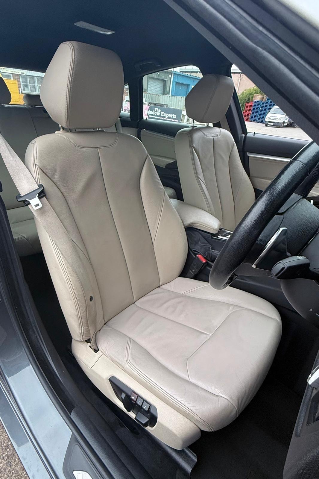 BMW 3 Series view 25