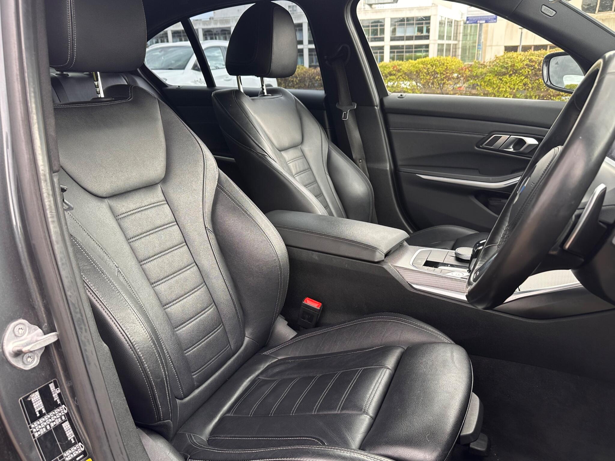 BMW 3 Series view 16