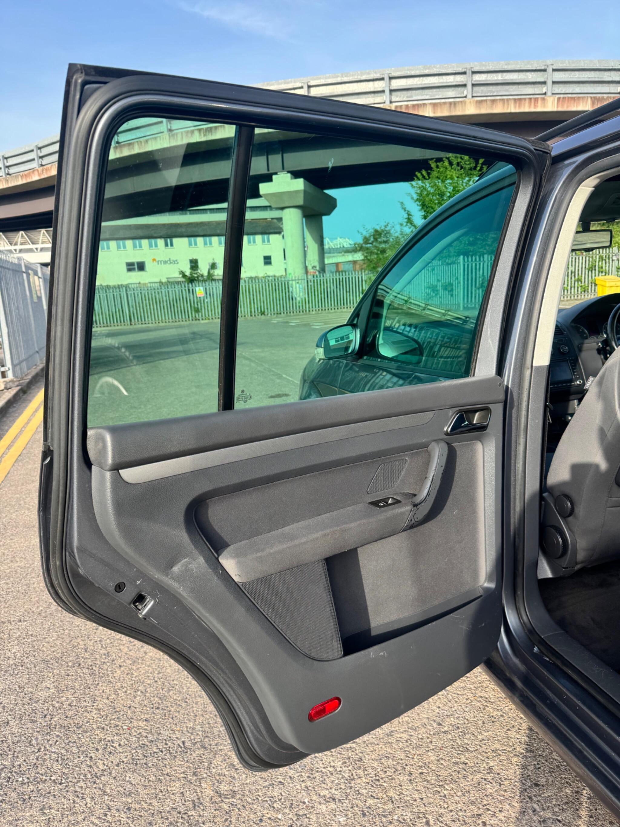 Volkswagen Touran view 36