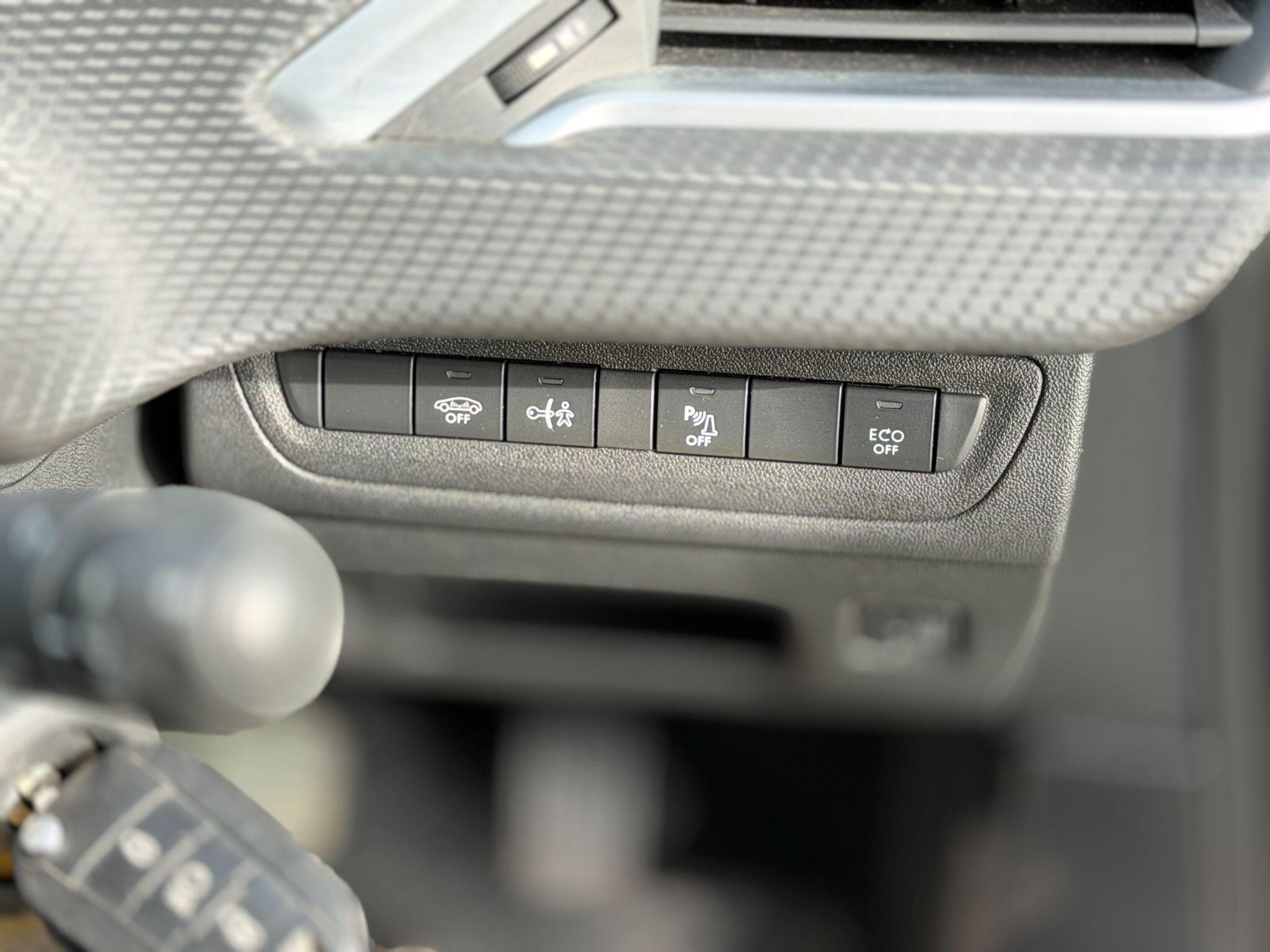 Peugeot 2008 view 34