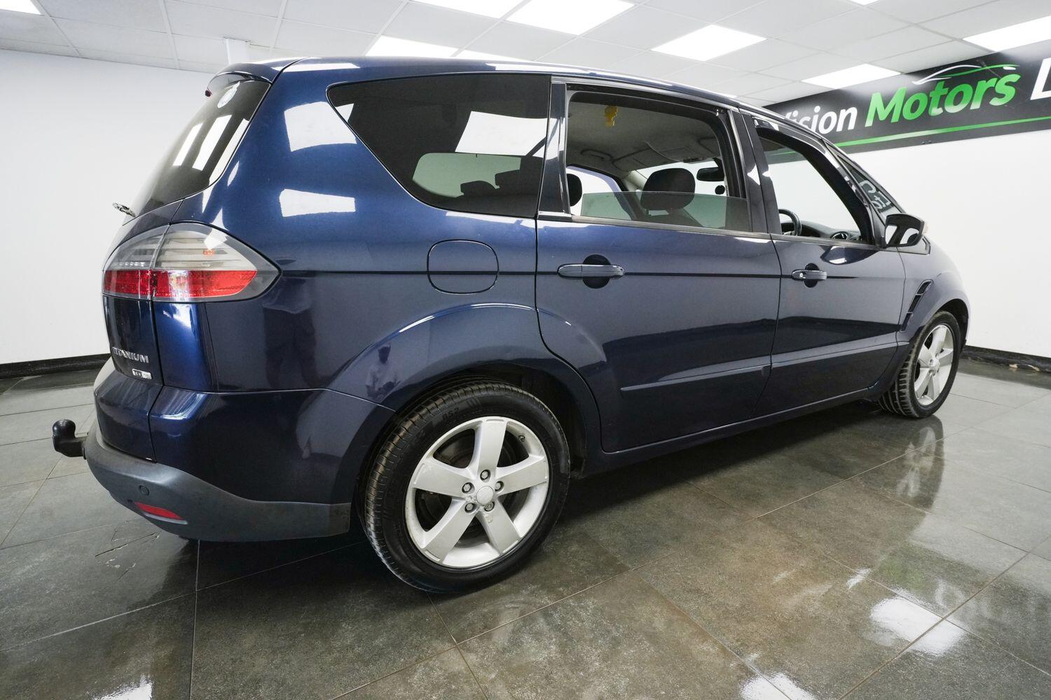 Ford S-Max view 4
