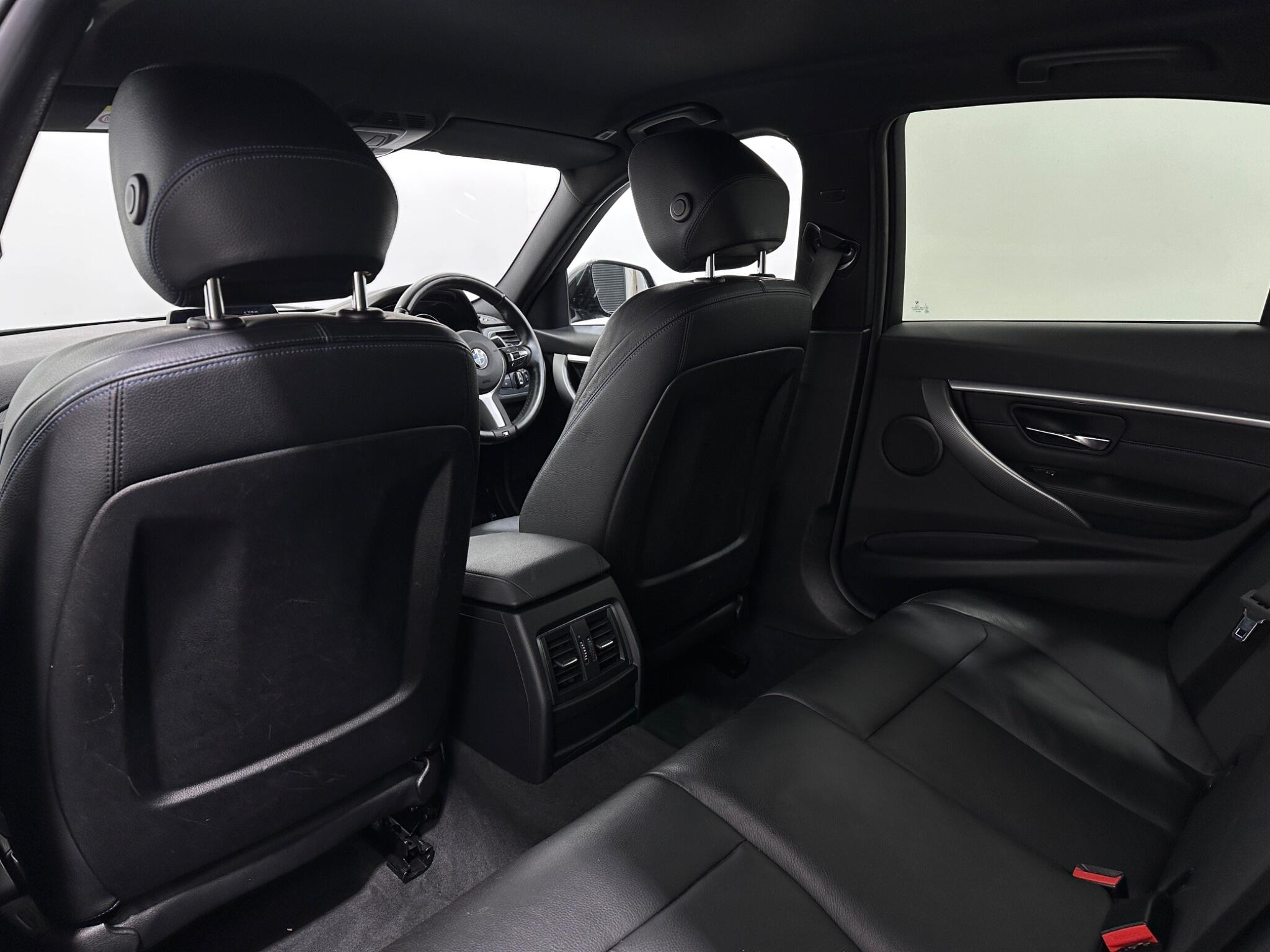 BMW 3 Series view 38