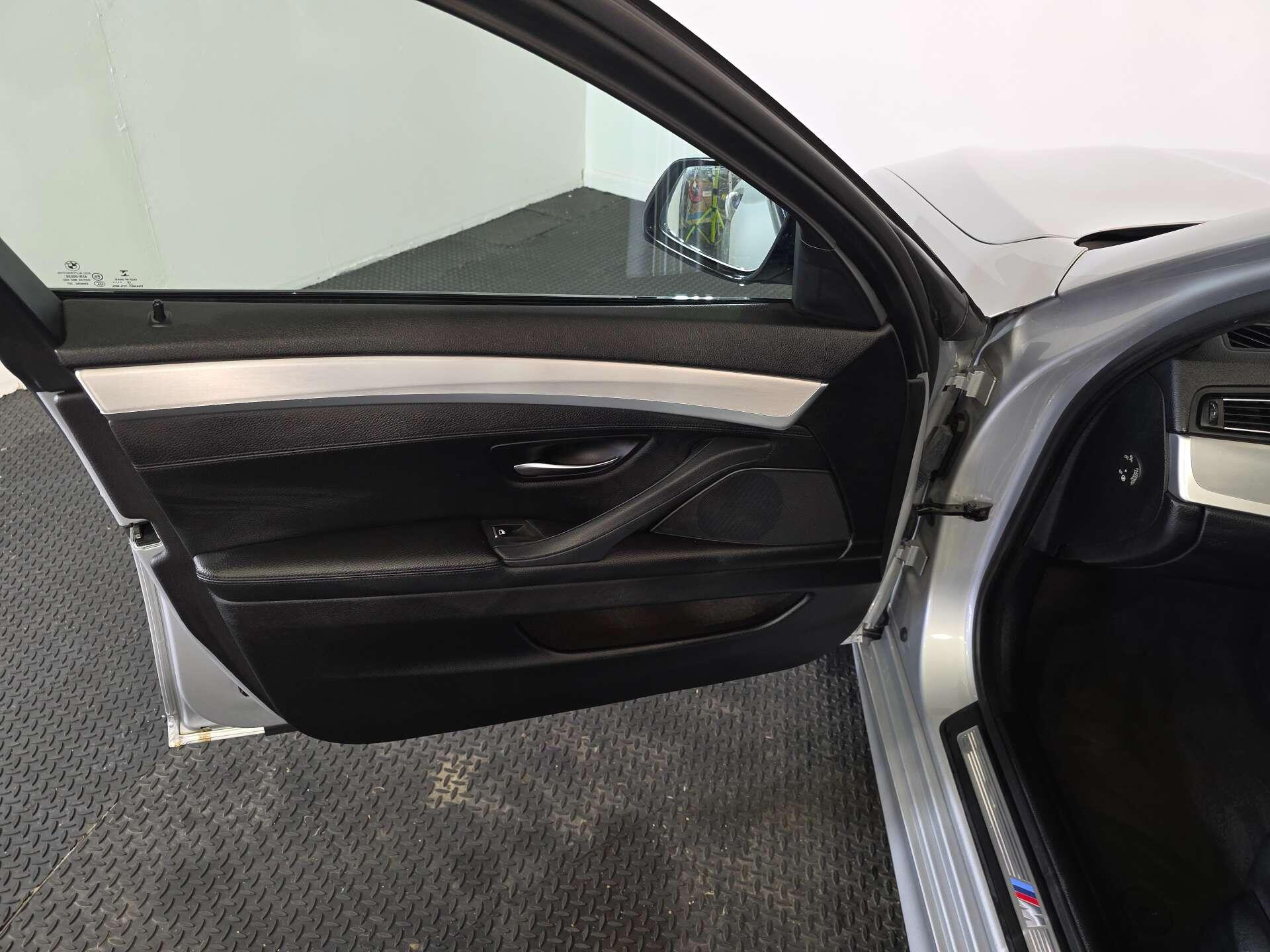 BMW 5 Series view 54