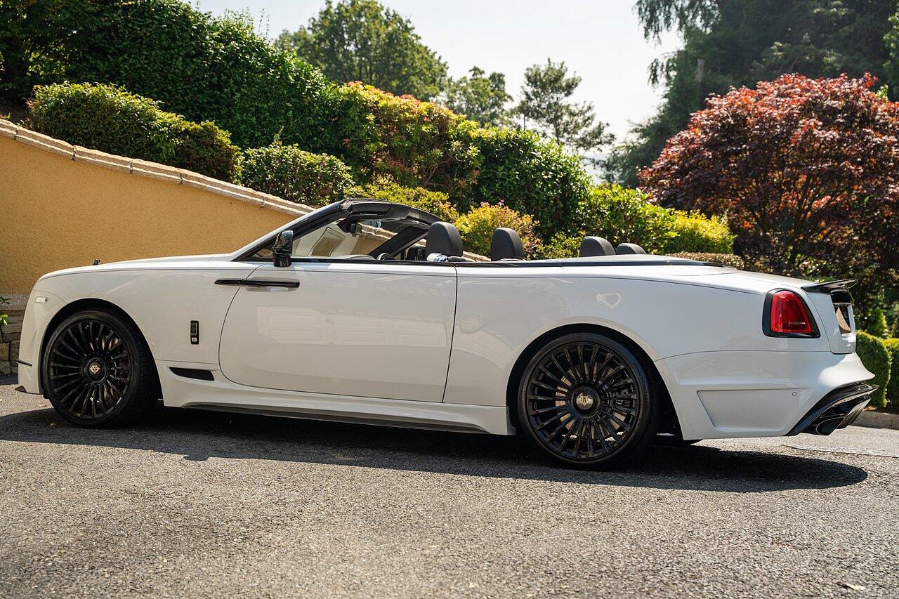 Rolls-Royce Dawn view 36
