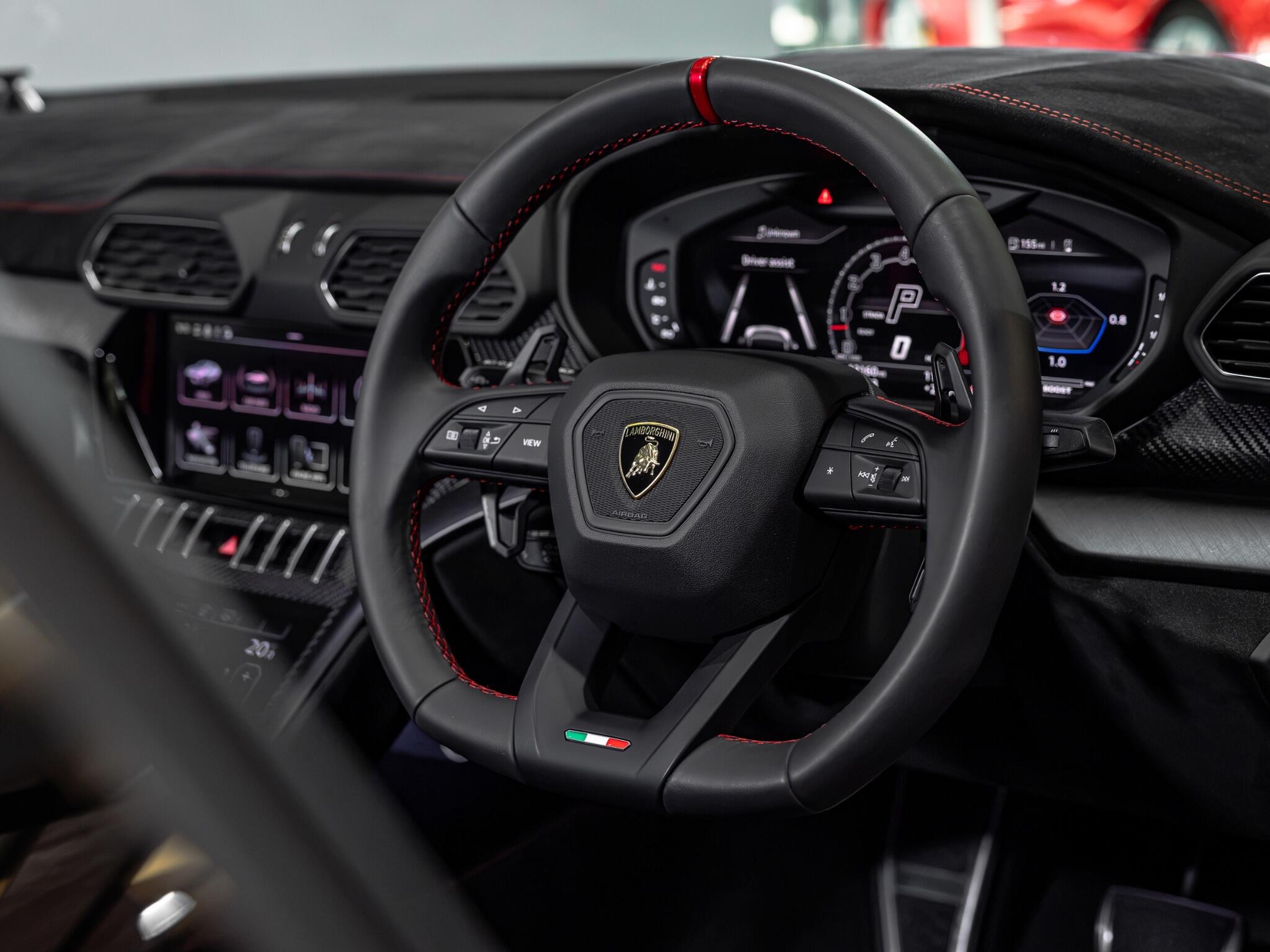 Lamborghini Urus view 22