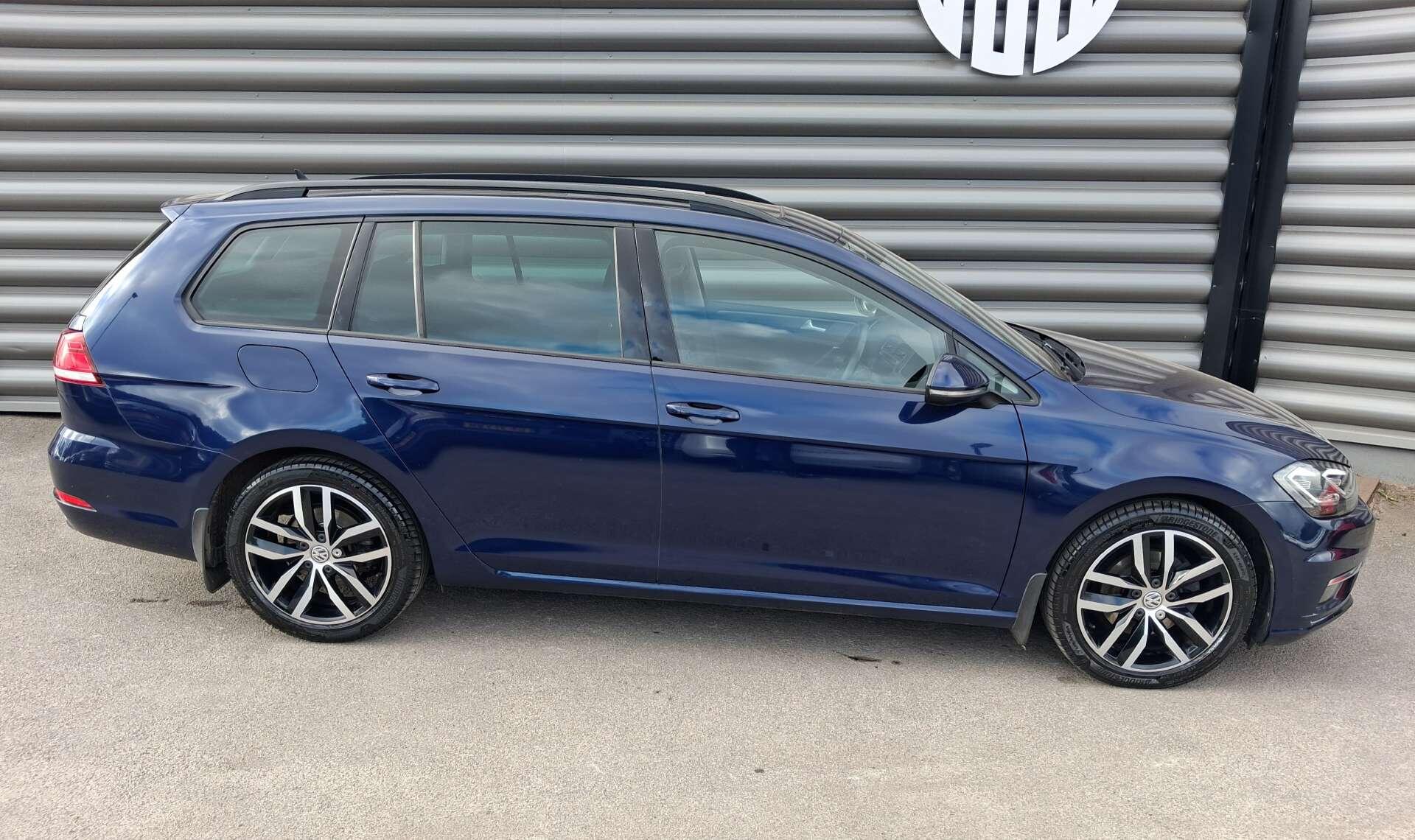 Volkswagen Golf view 5