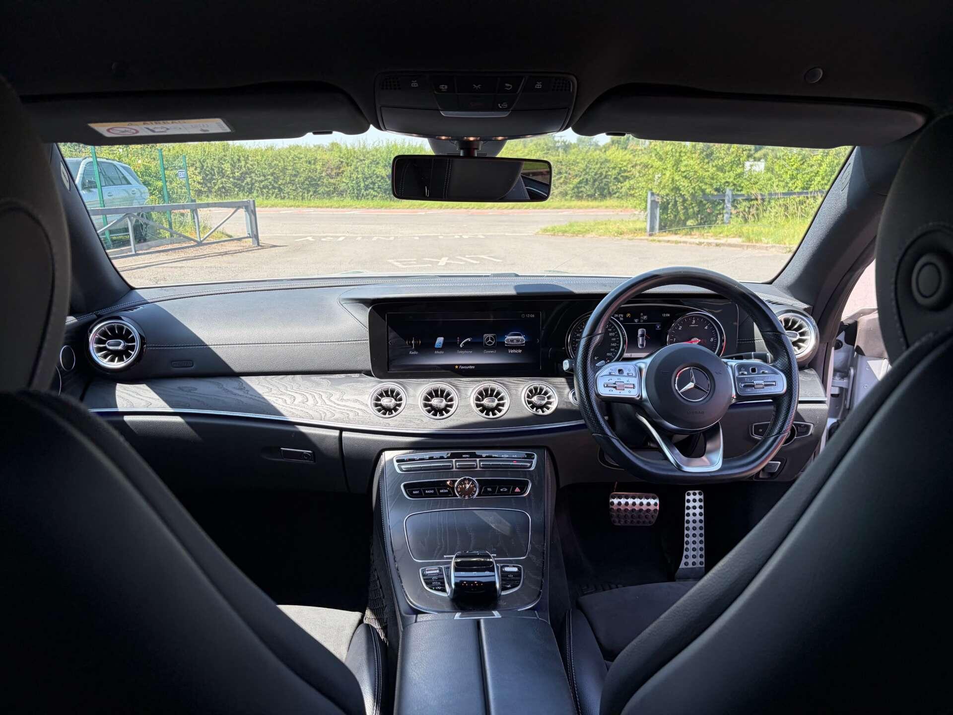 Mercedes-Benz E Class view 26