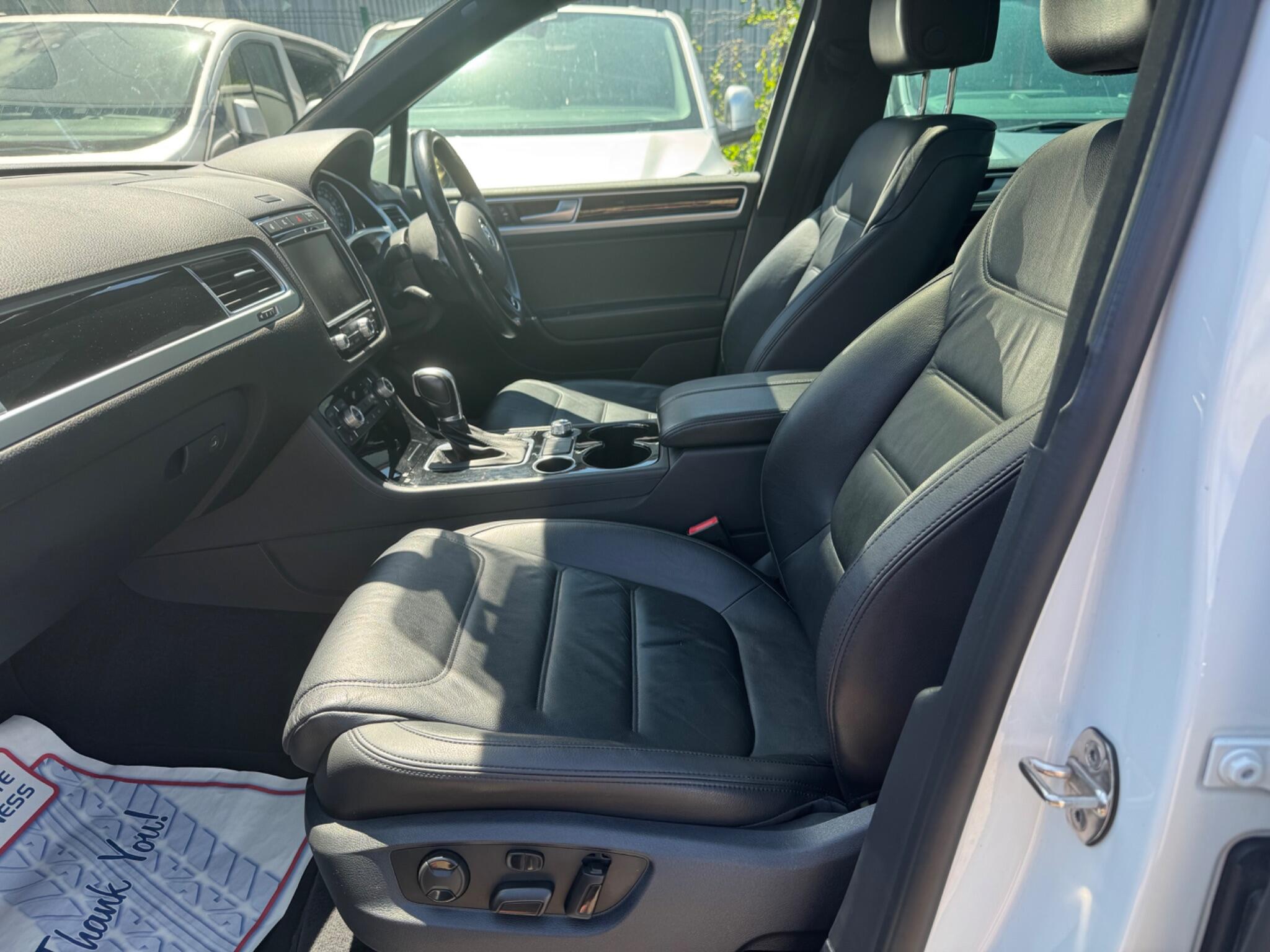 Volkswagen Touareg view 39