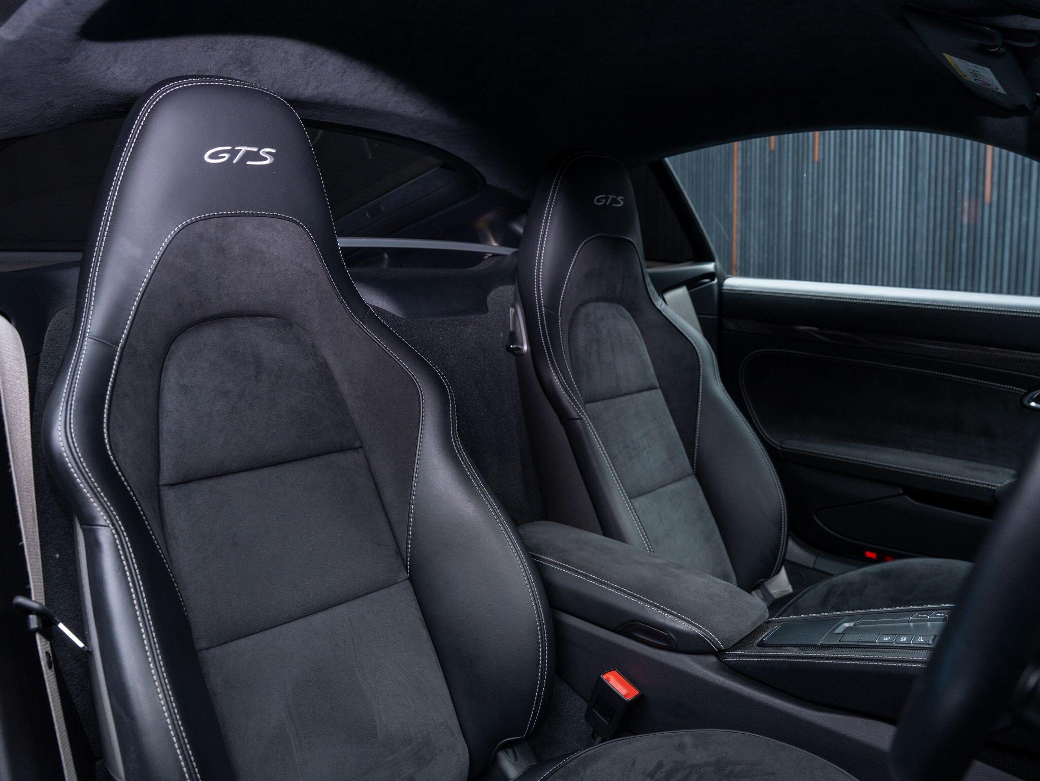 Porsche Cayman view 12