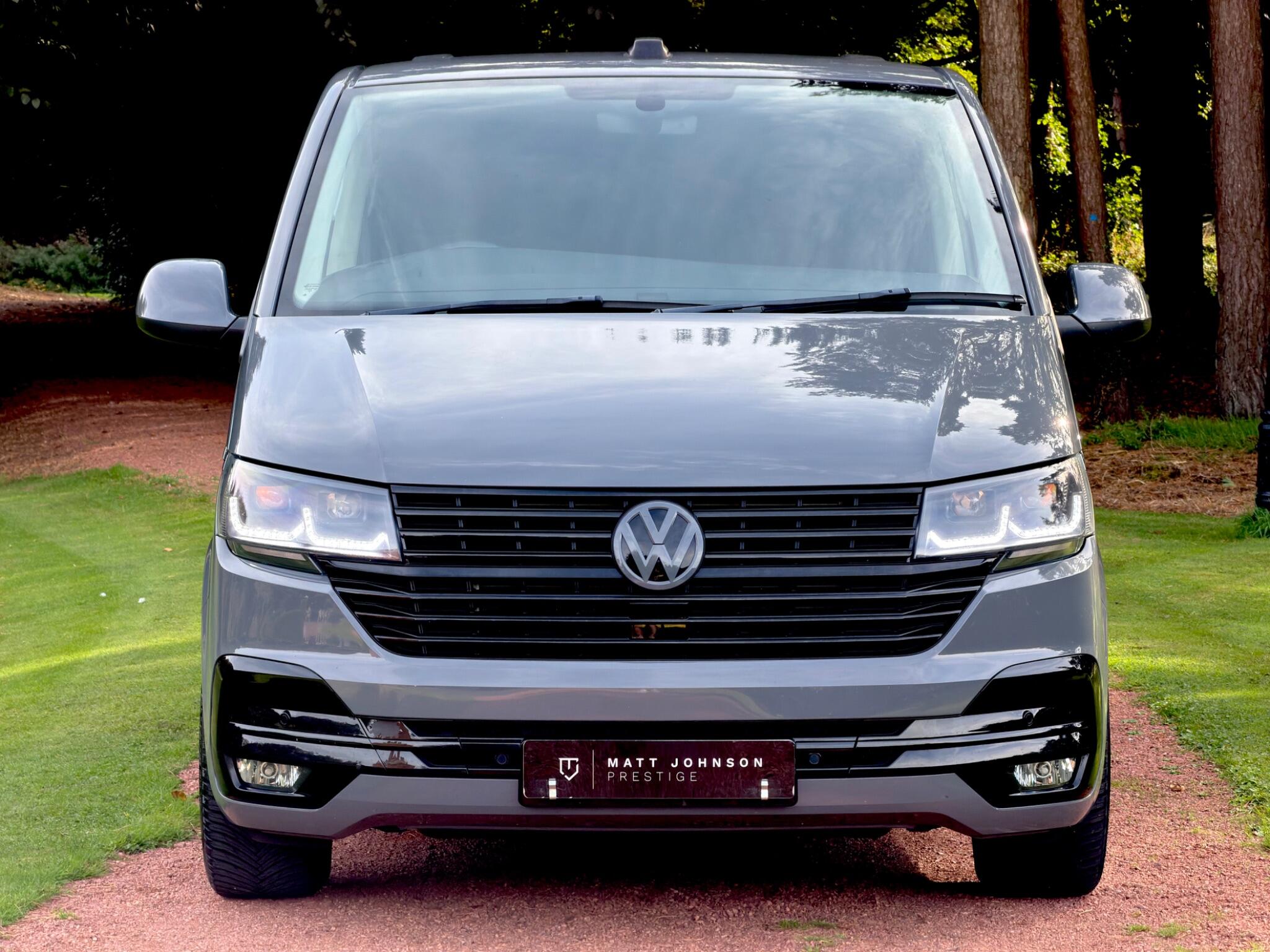 Volkswagen Caravelle view 4