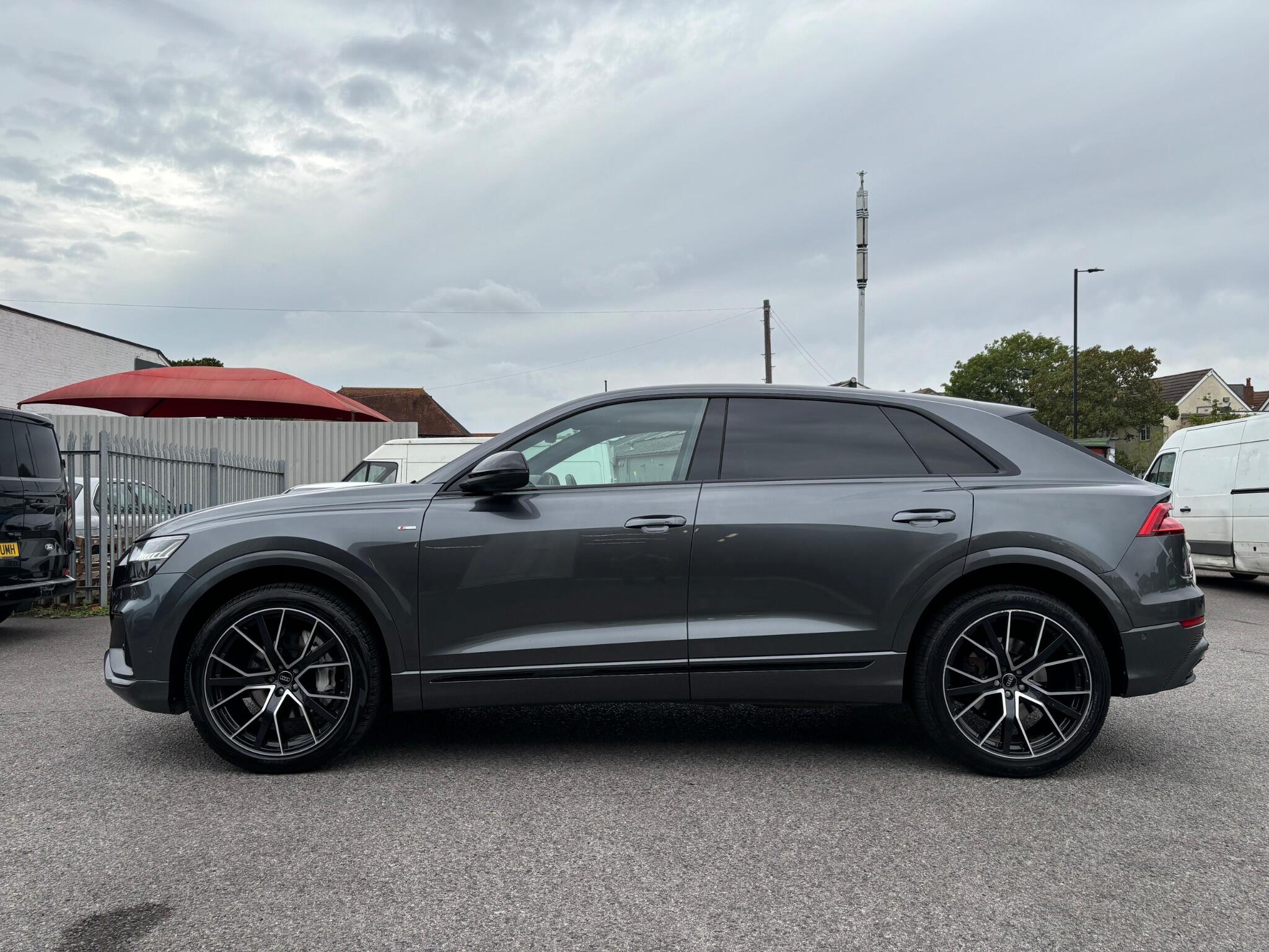 Audi Q8 view 15
