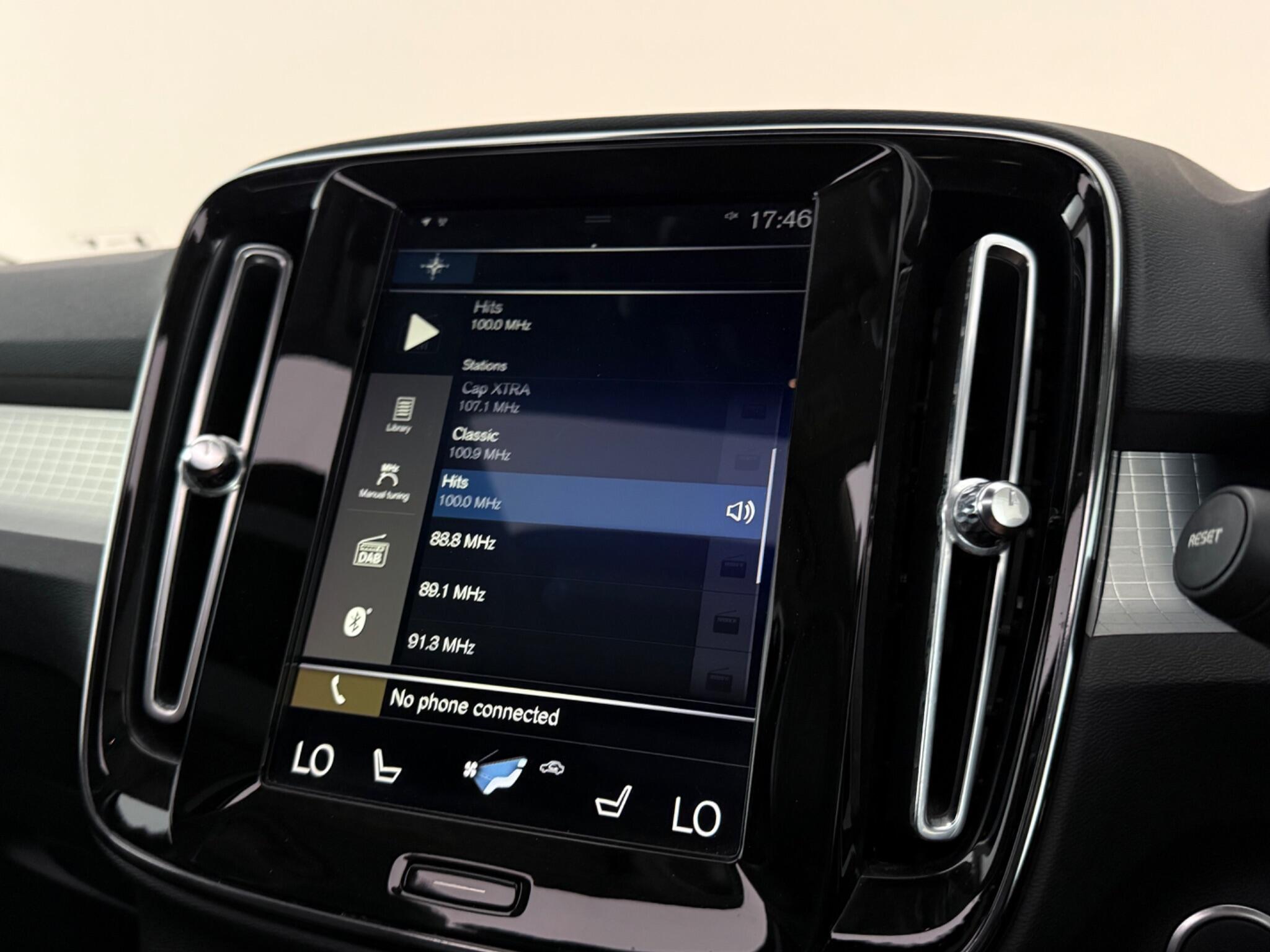 Volvo XC40 view 25