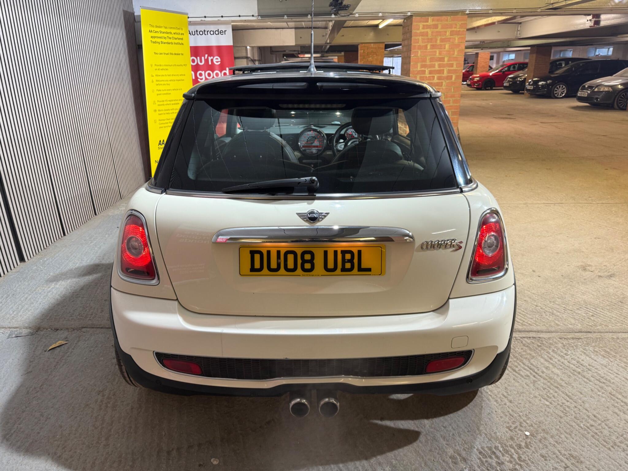 2008 MINI Hatch image 10