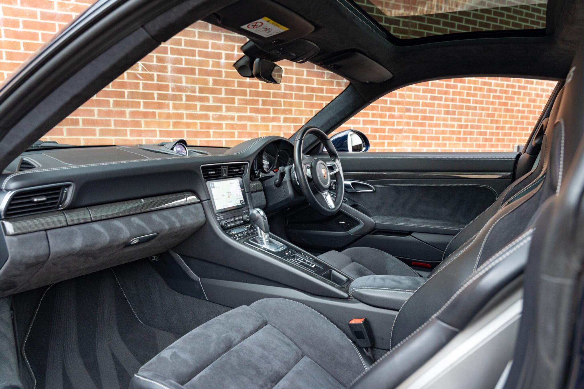 Porsche 911 view 26
