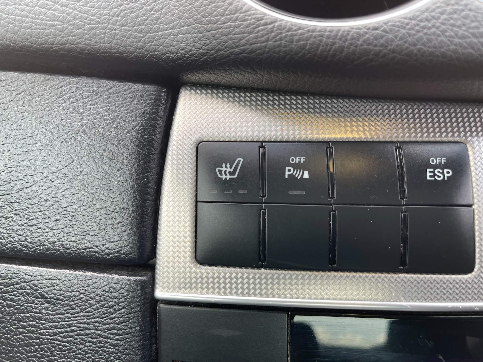 Mercedes-Benz CLK view 32