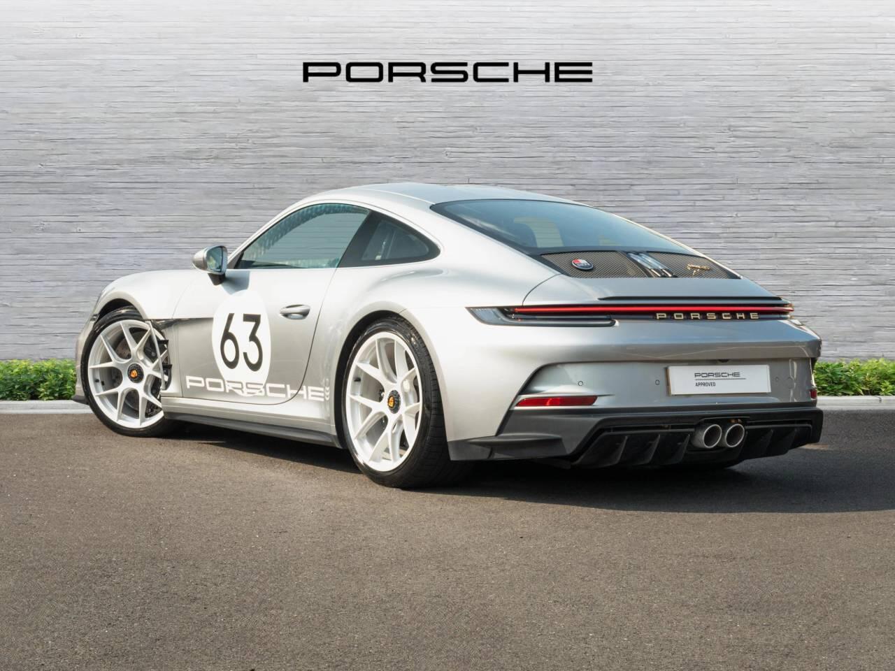 Porsche 911 view 3