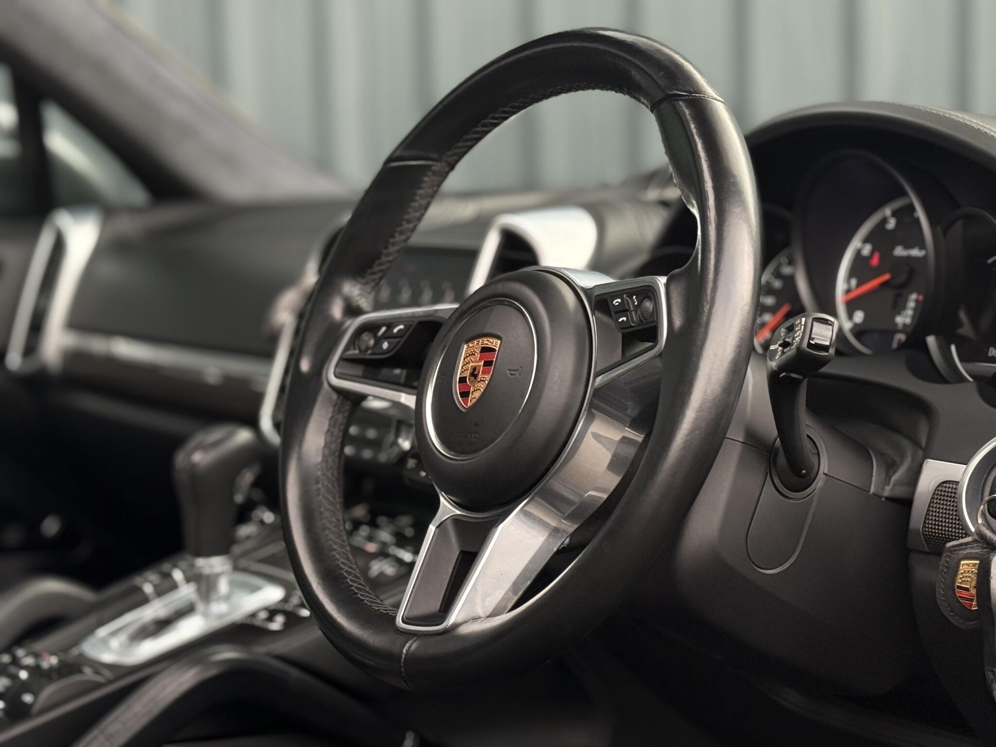 Porsche Cayenne view 39