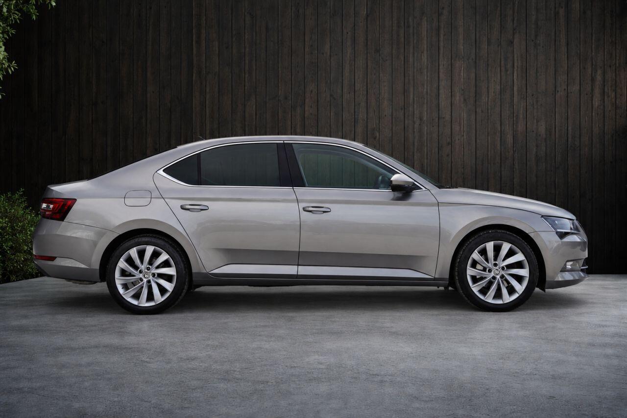 Skoda Superb view 9