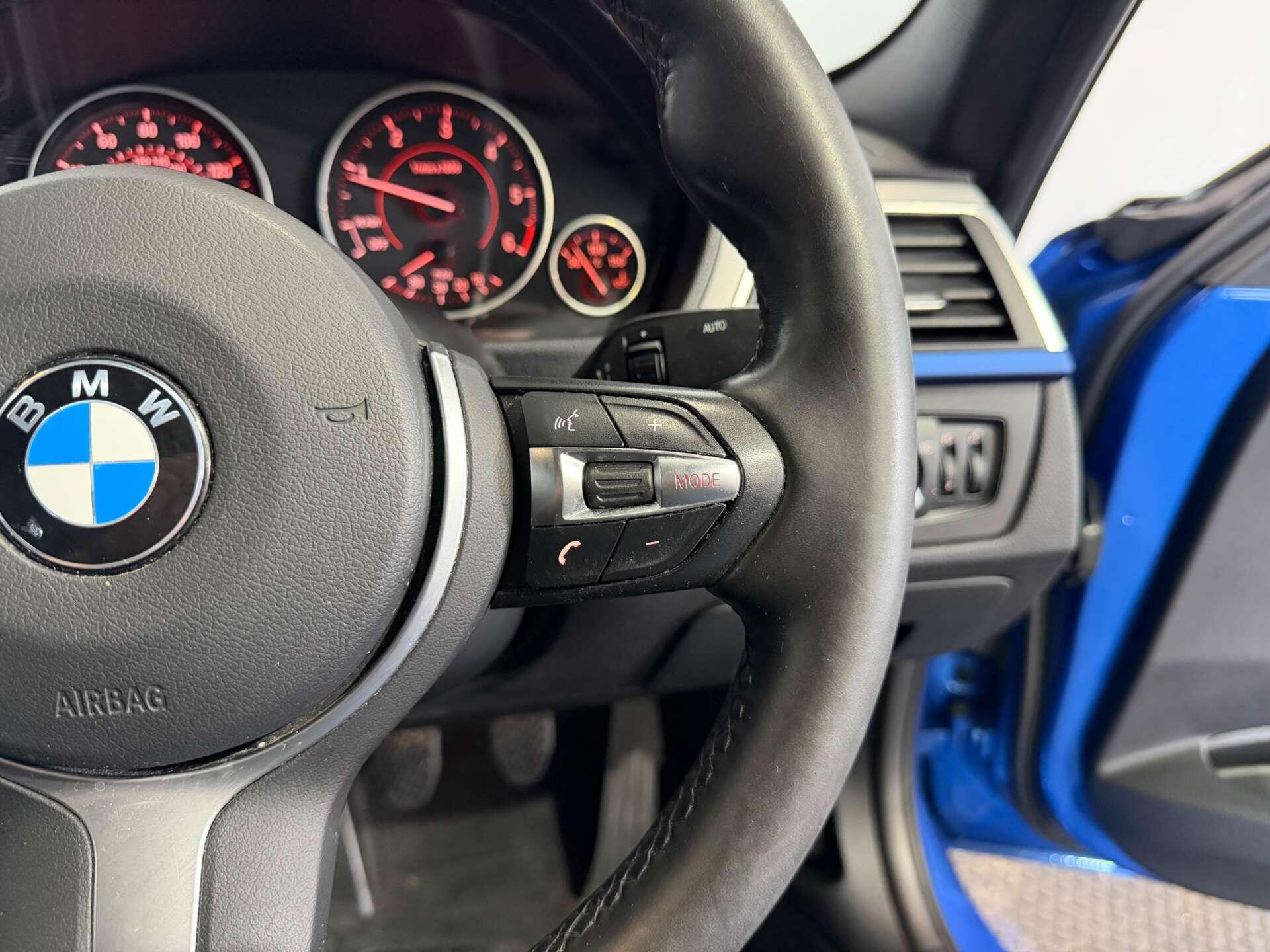 BMW 3 Series view 30