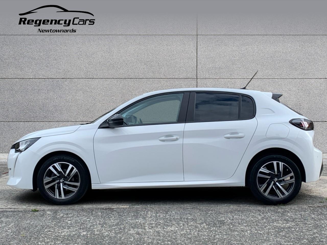 Peugeot 208 view 5