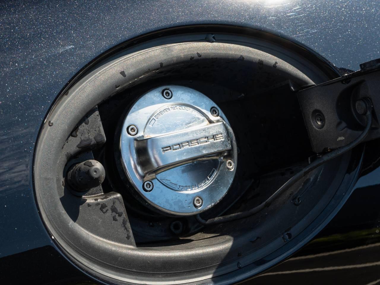 Porsche 911 view 19