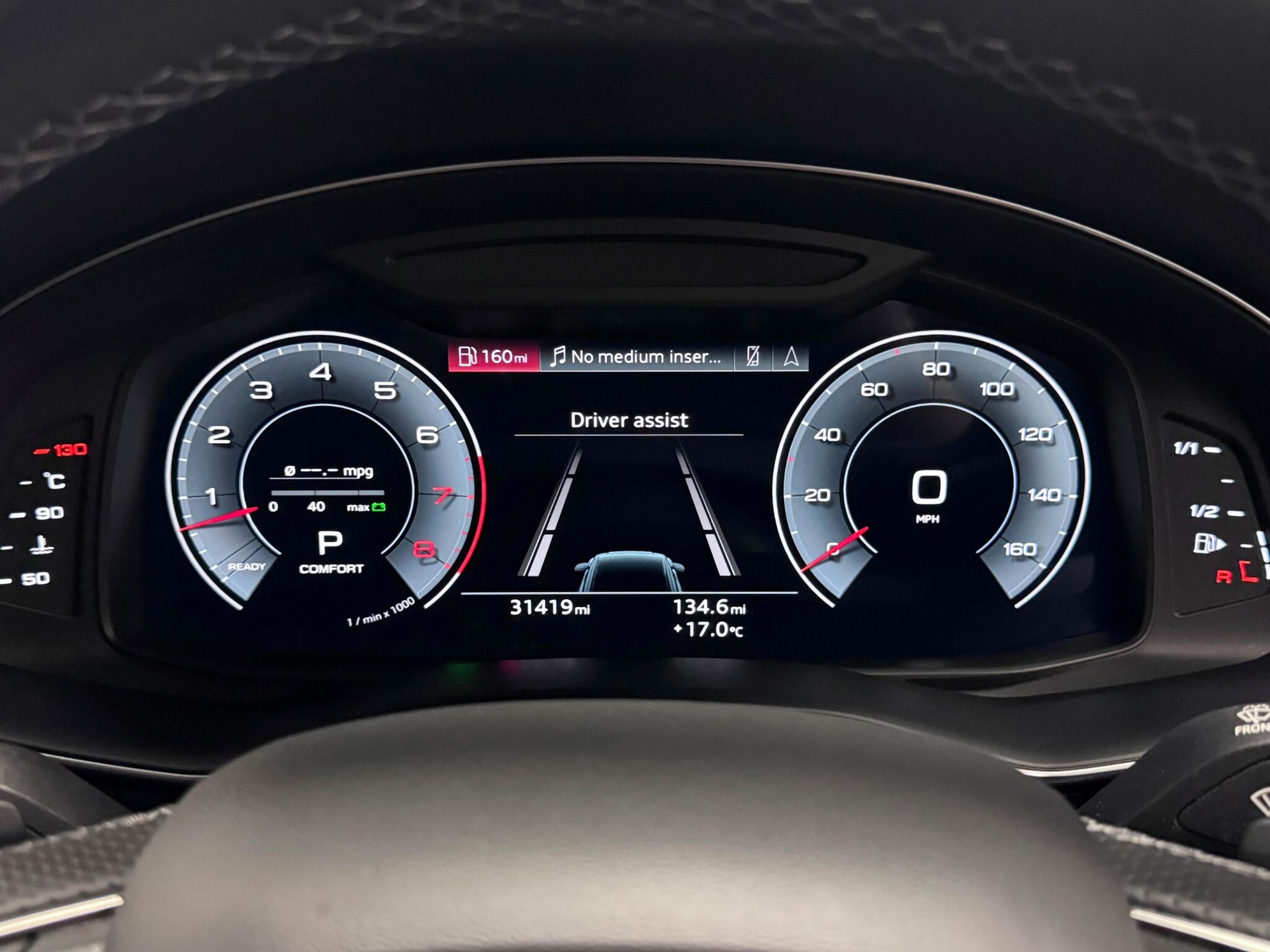 Audi Q8 view 18