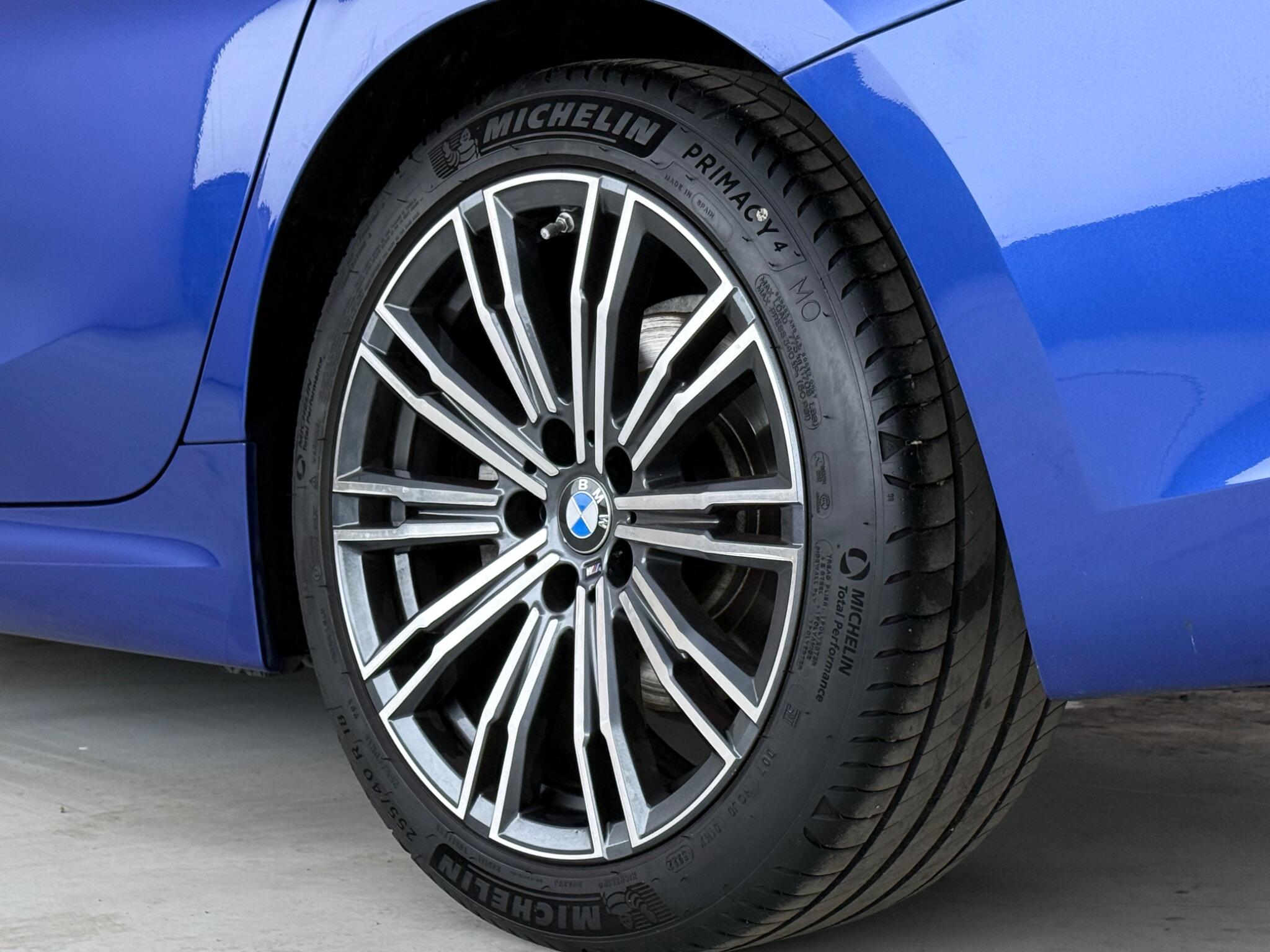 BMW 3 Series view 9
