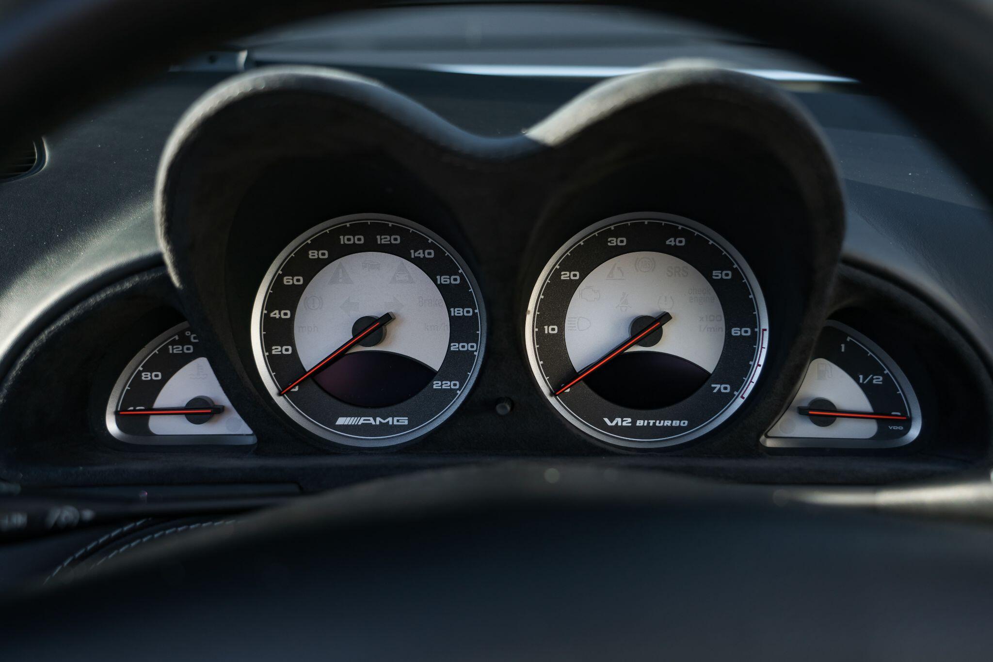 Mercedes-Benz SL view 29