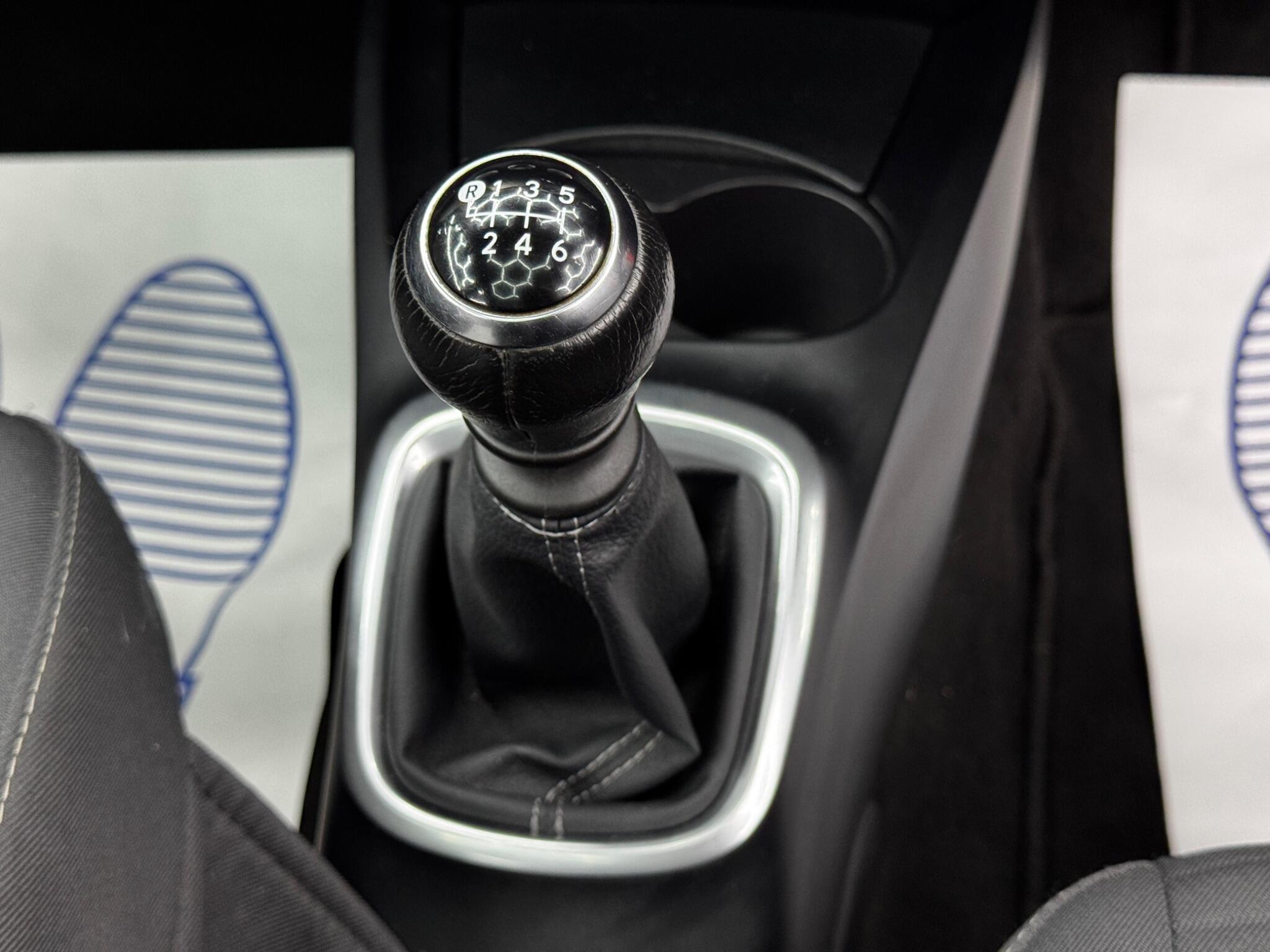 Toyota Yaris view 25