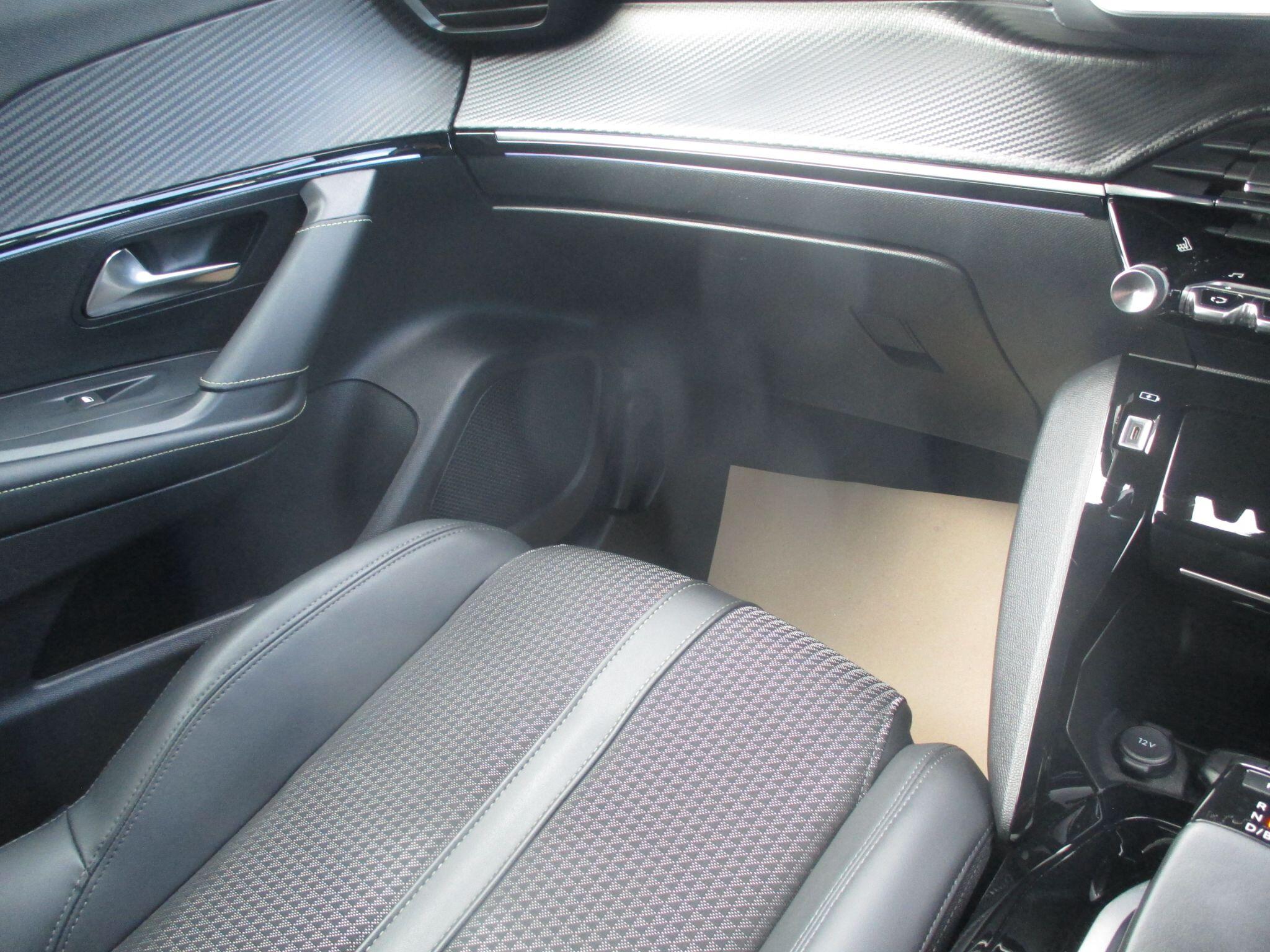 Peugeot E-2008 view 43