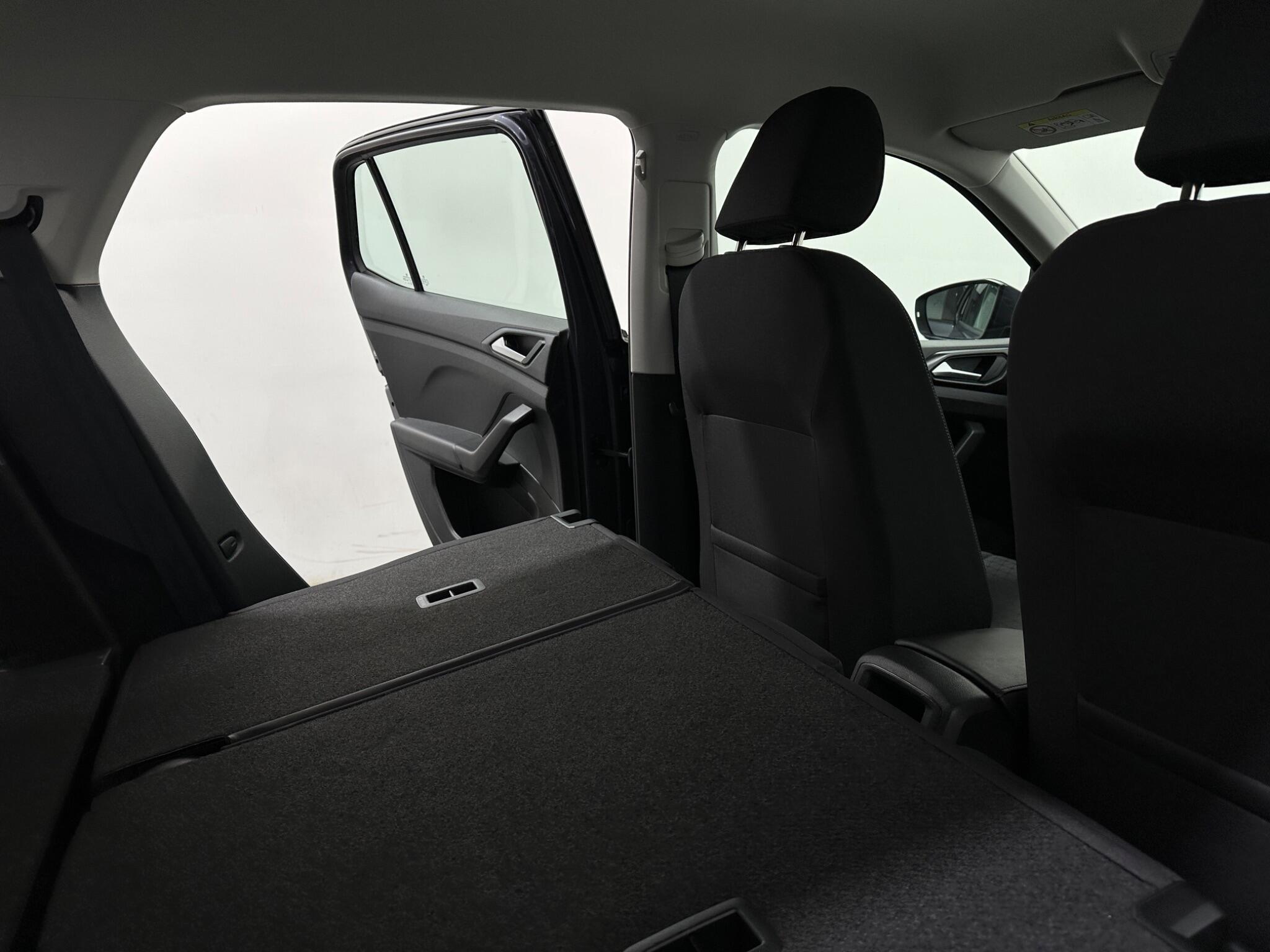 Volkswagen T-Cross view 43
