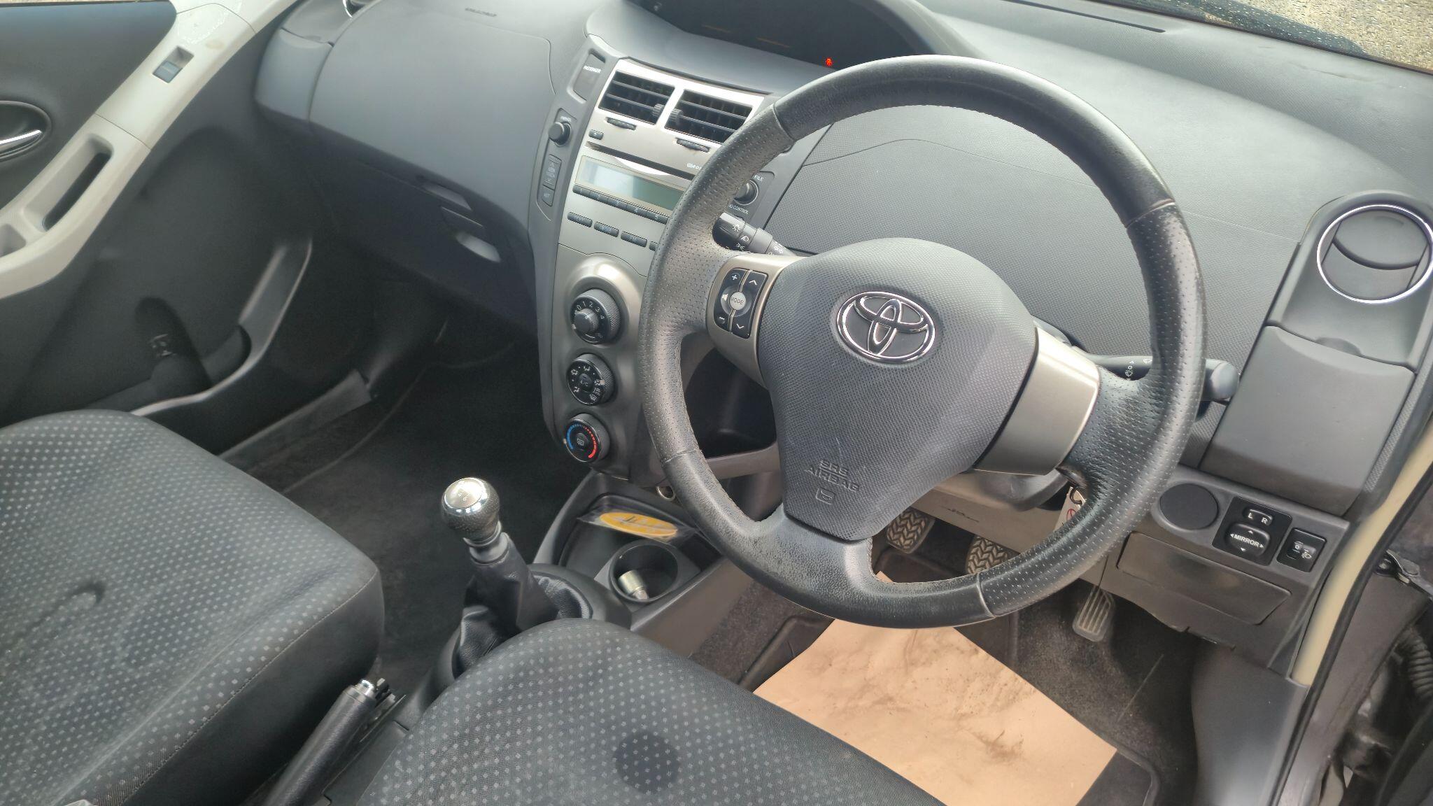 Toyota Yaris view 14