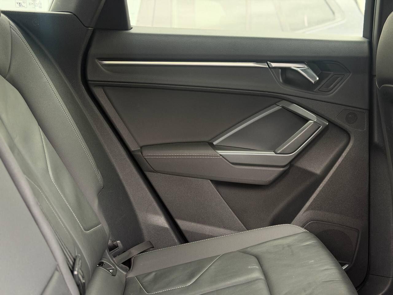 Audi Q3 view 17