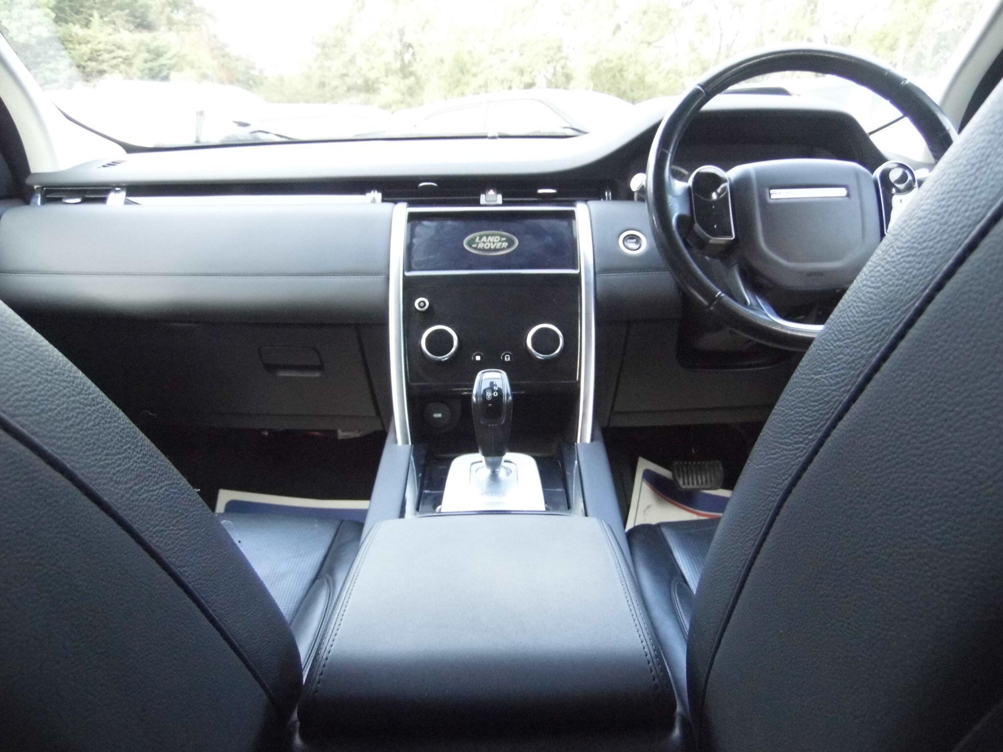 Land Rover Discovery Sport view 34
