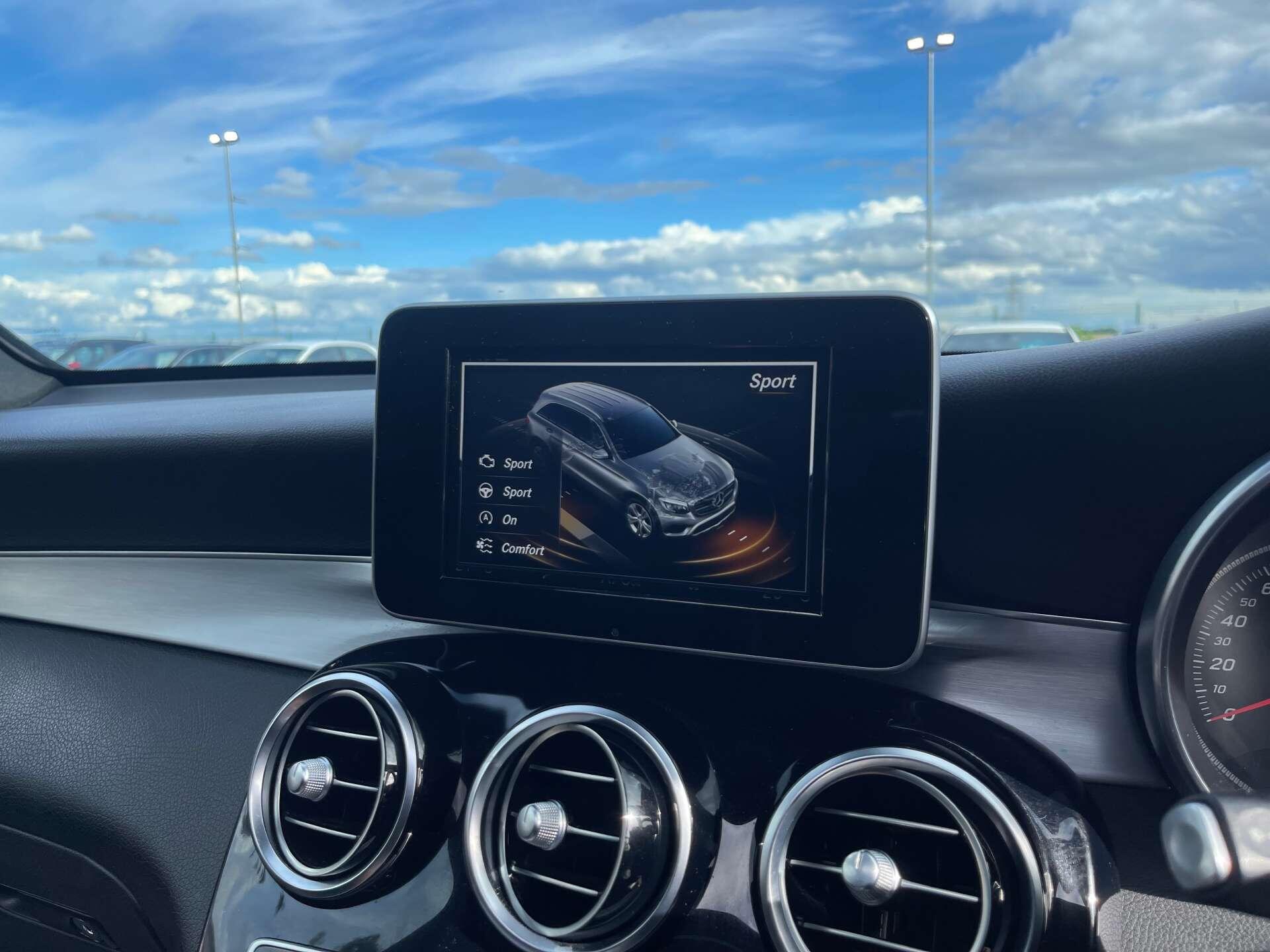 Mercedes-Benz GLC view 30