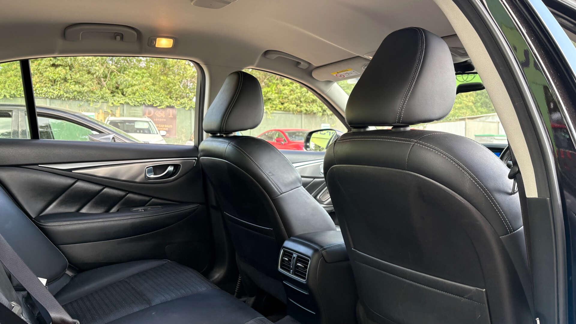 Infiniti Q50 view 9