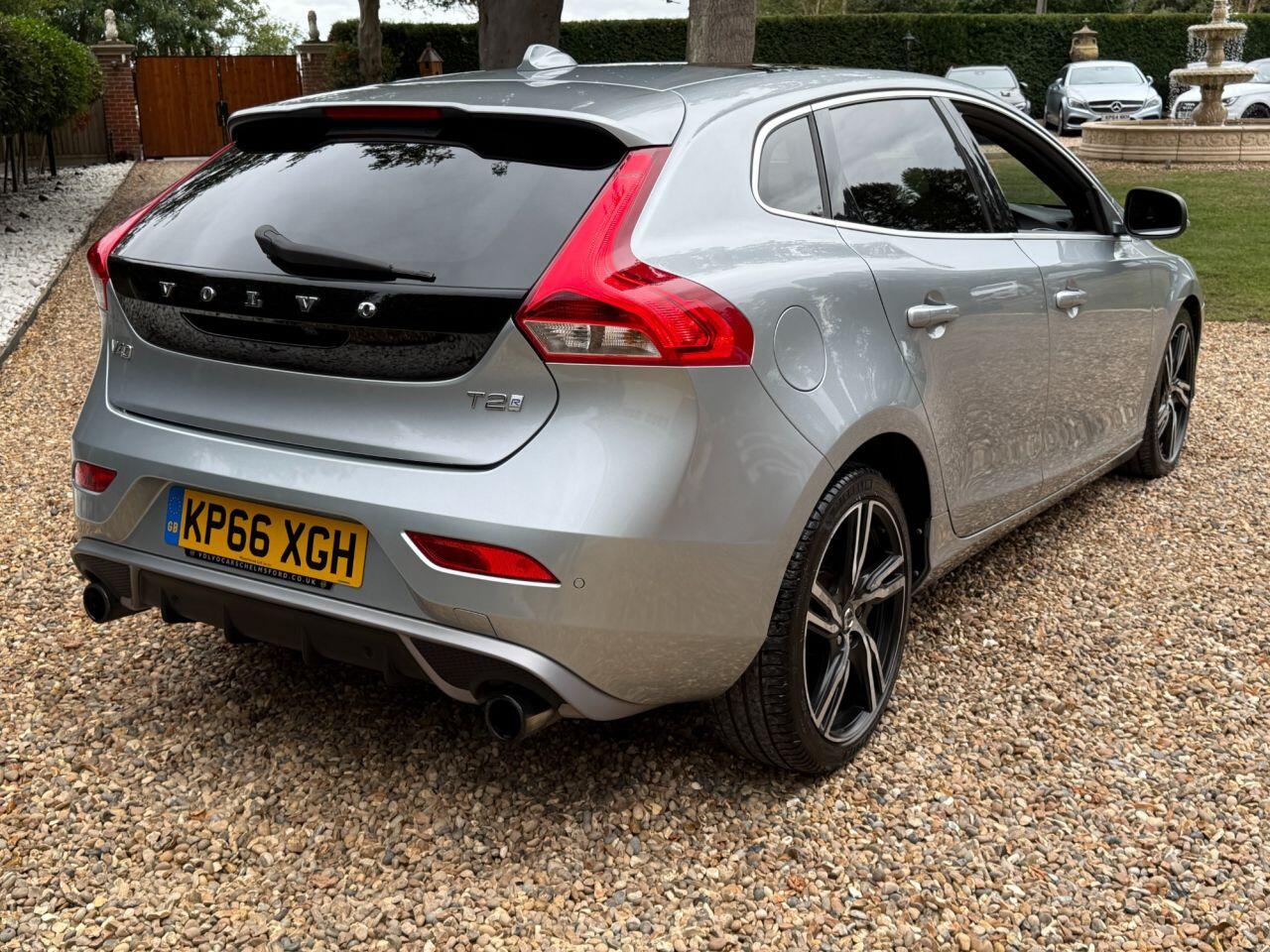 Volvo V40 view 20