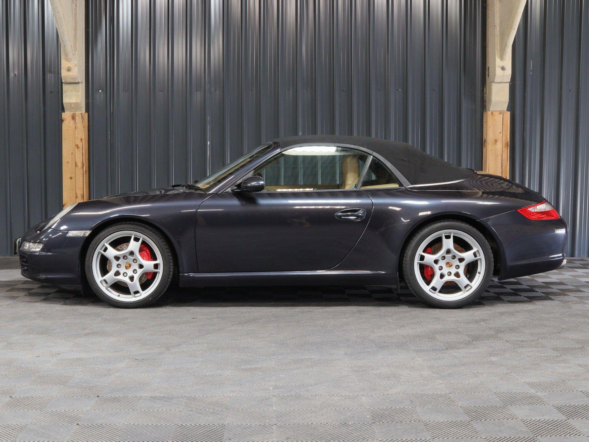 Porsche 911 view 19