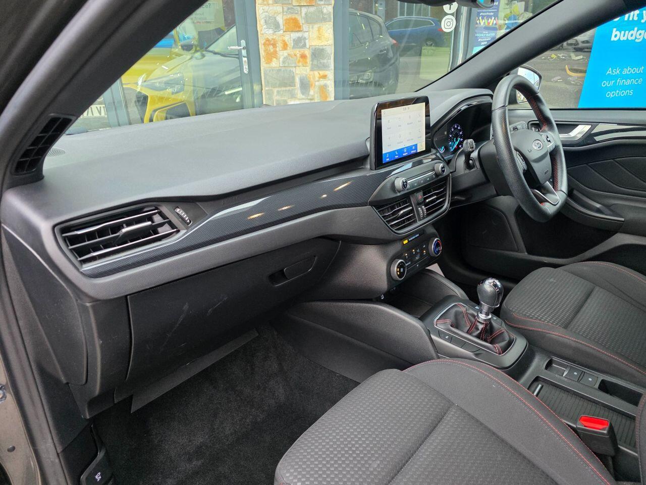 Ford Focus view 26