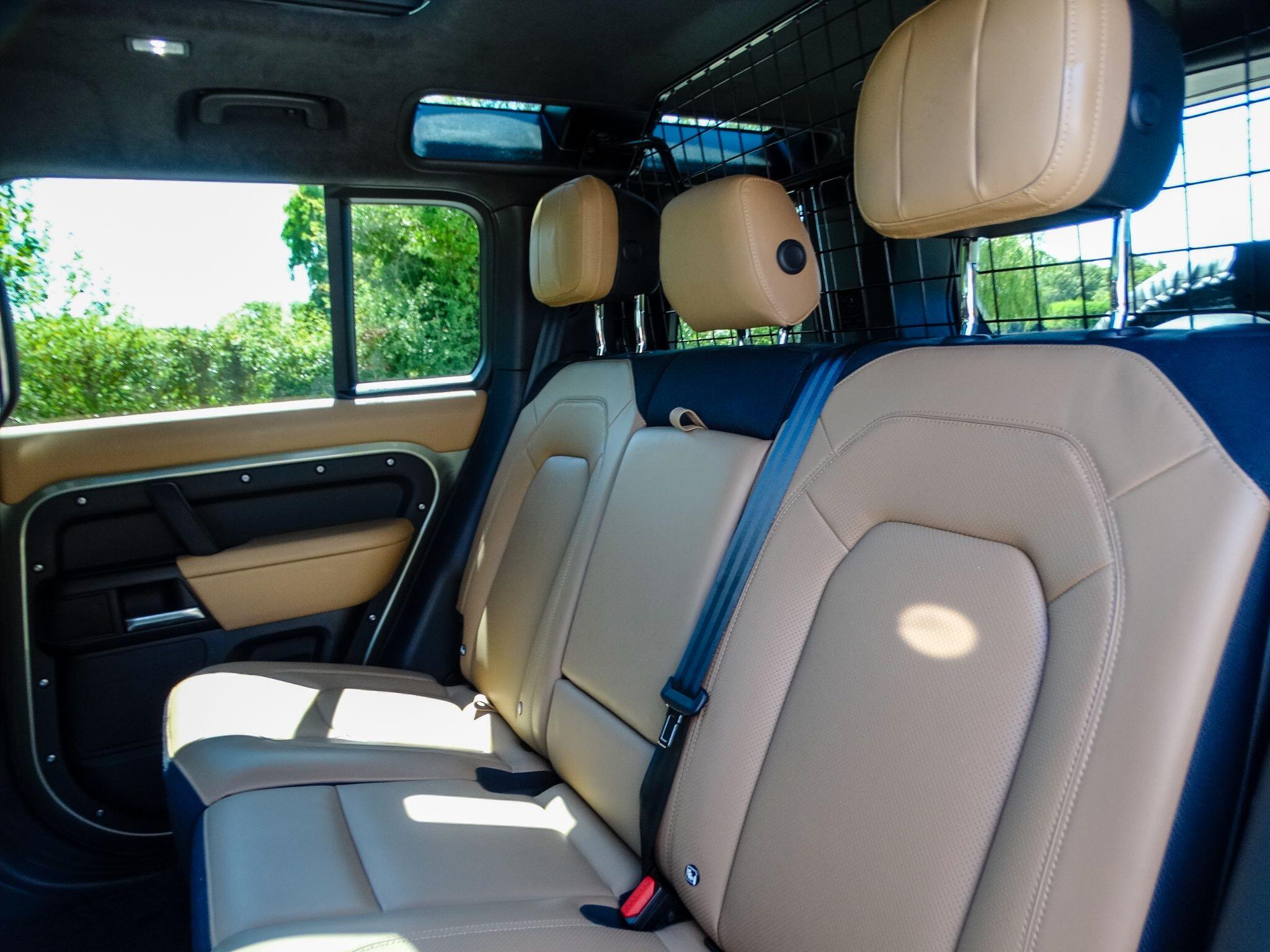 Land Rover Defender 110 view 18