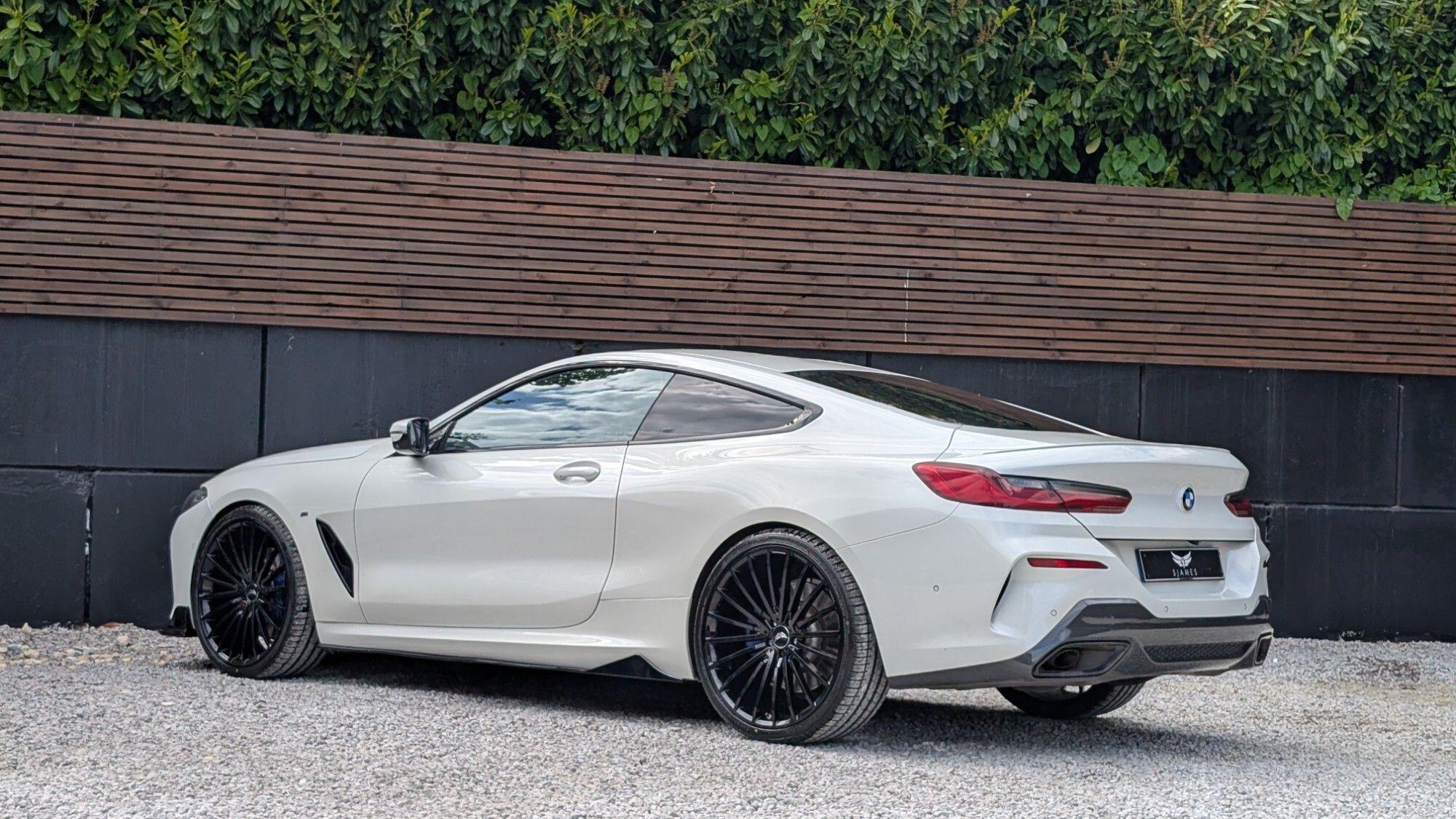 BMW 8 Series view 9