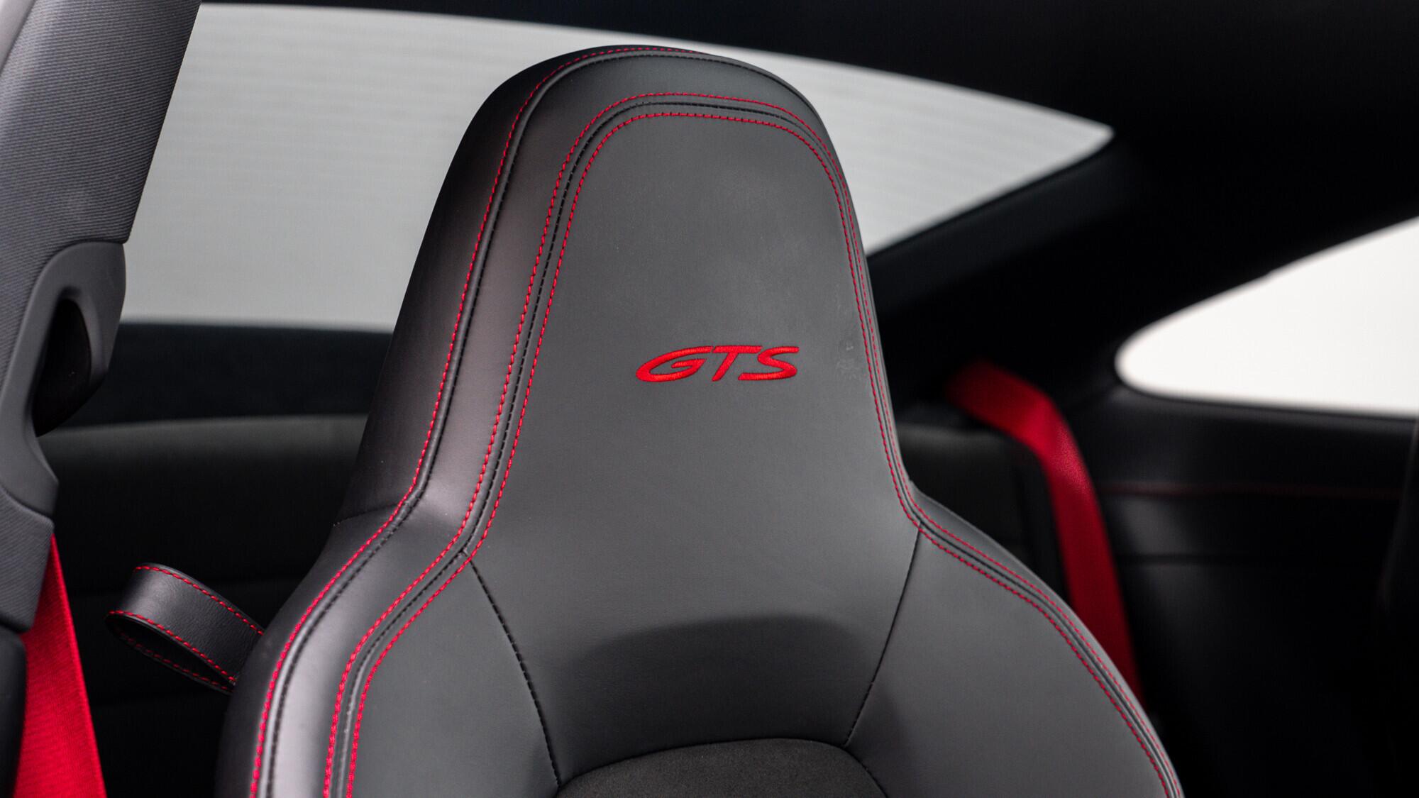 Porsche 911 view 36