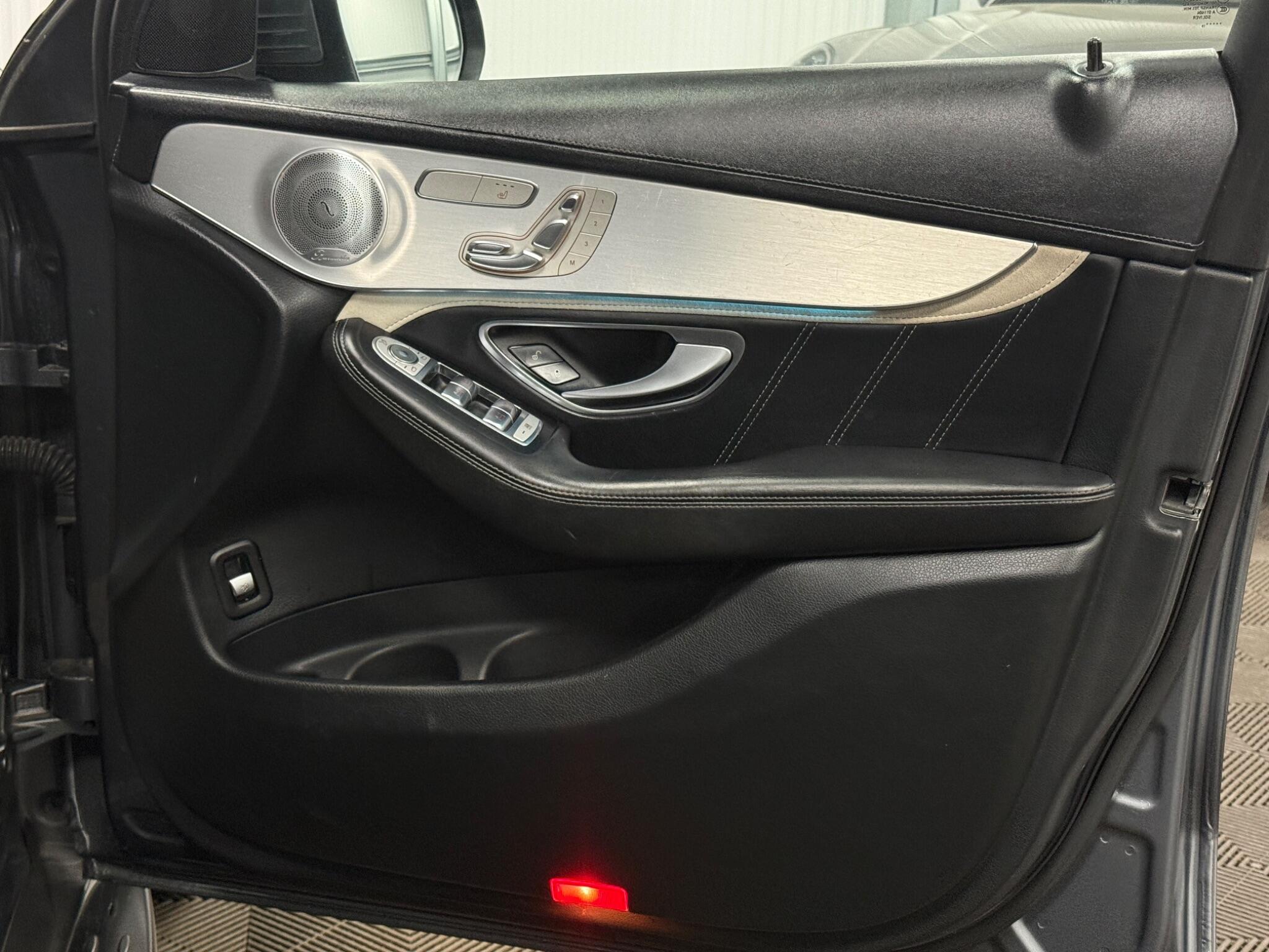 Mercedes-Benz GLC view 38