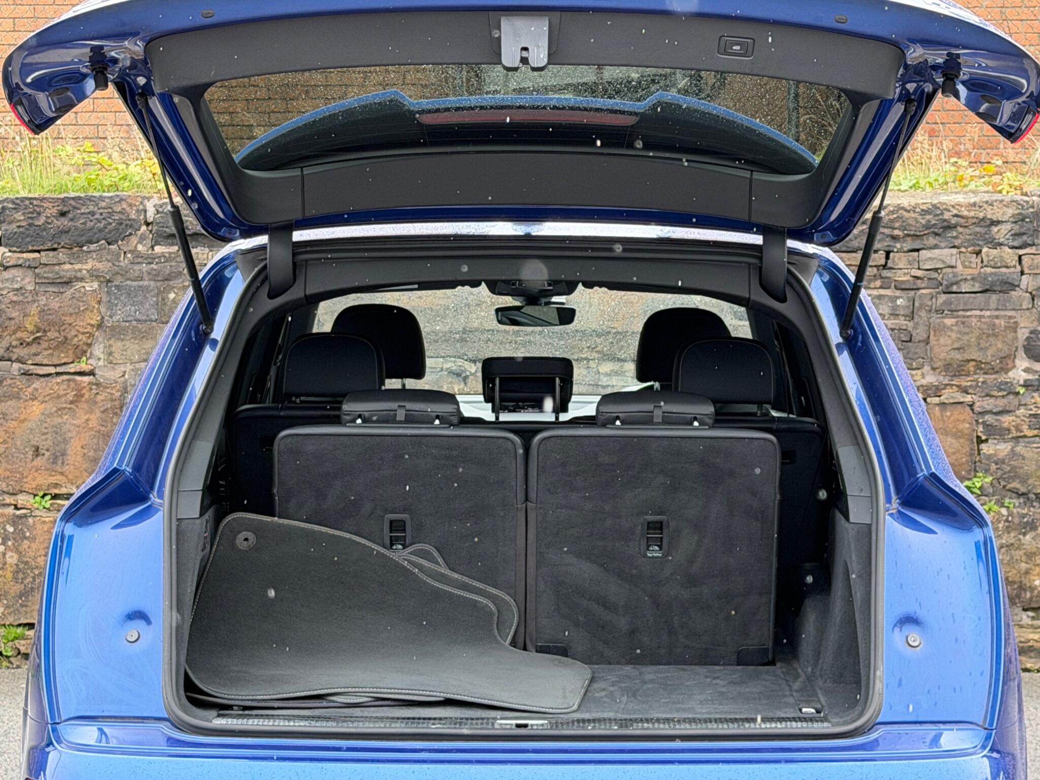 Audi Q7 view 22
