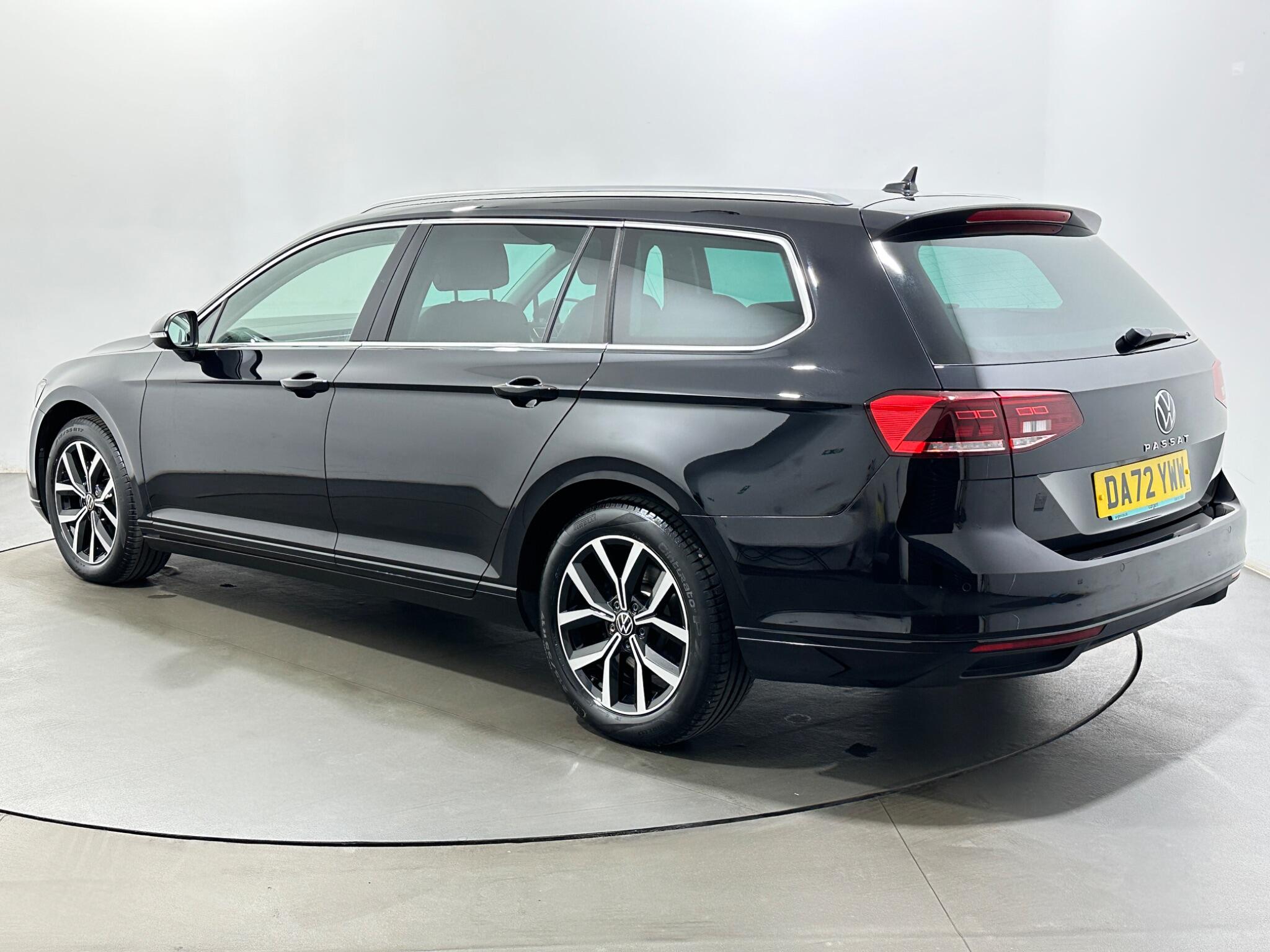 Volkswagen Passat view 6